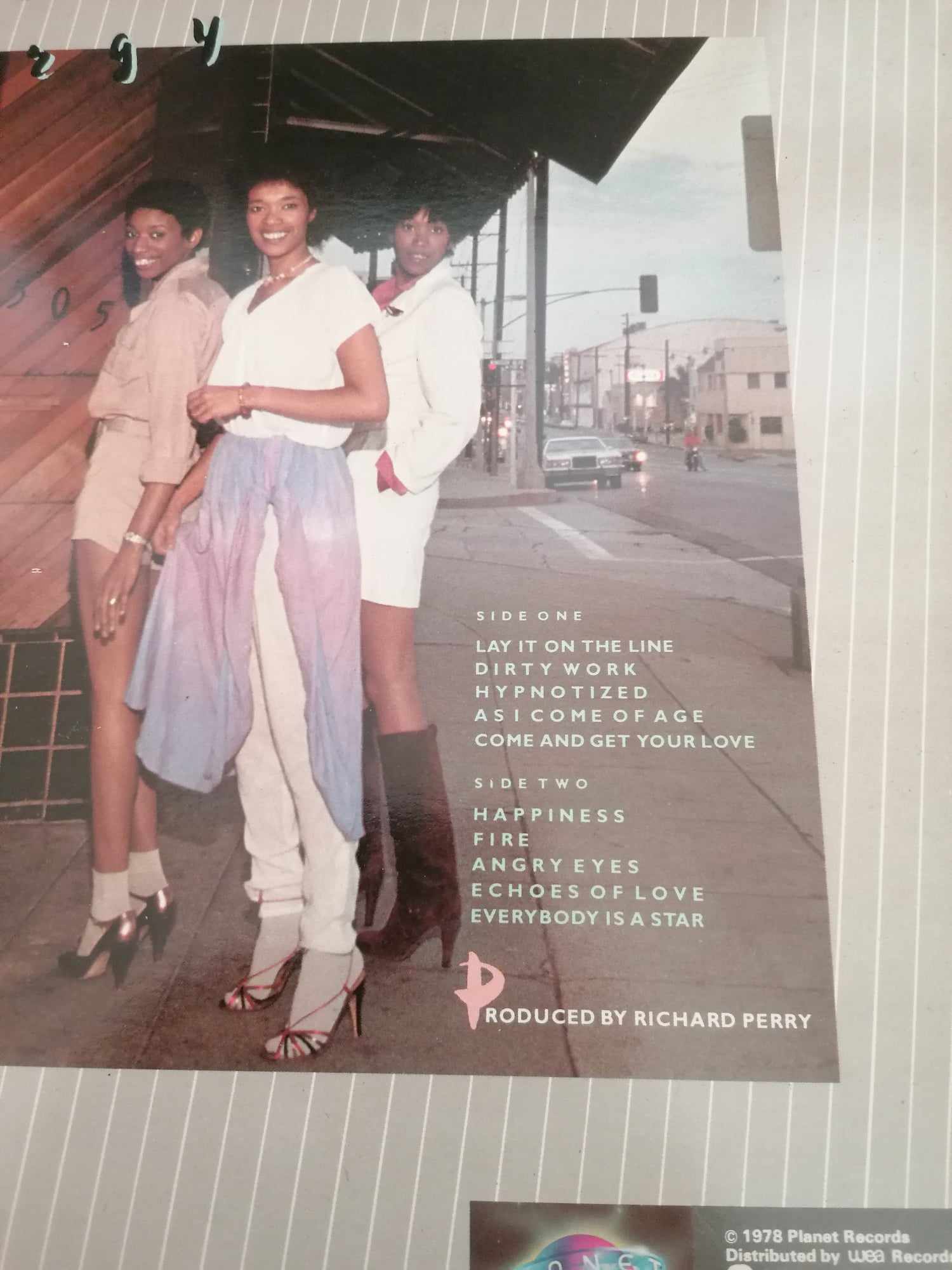 pointer sisters energy Vinyl LP 12"  Good Sleeve aart from small tear at the top.  Excellent Vinyl