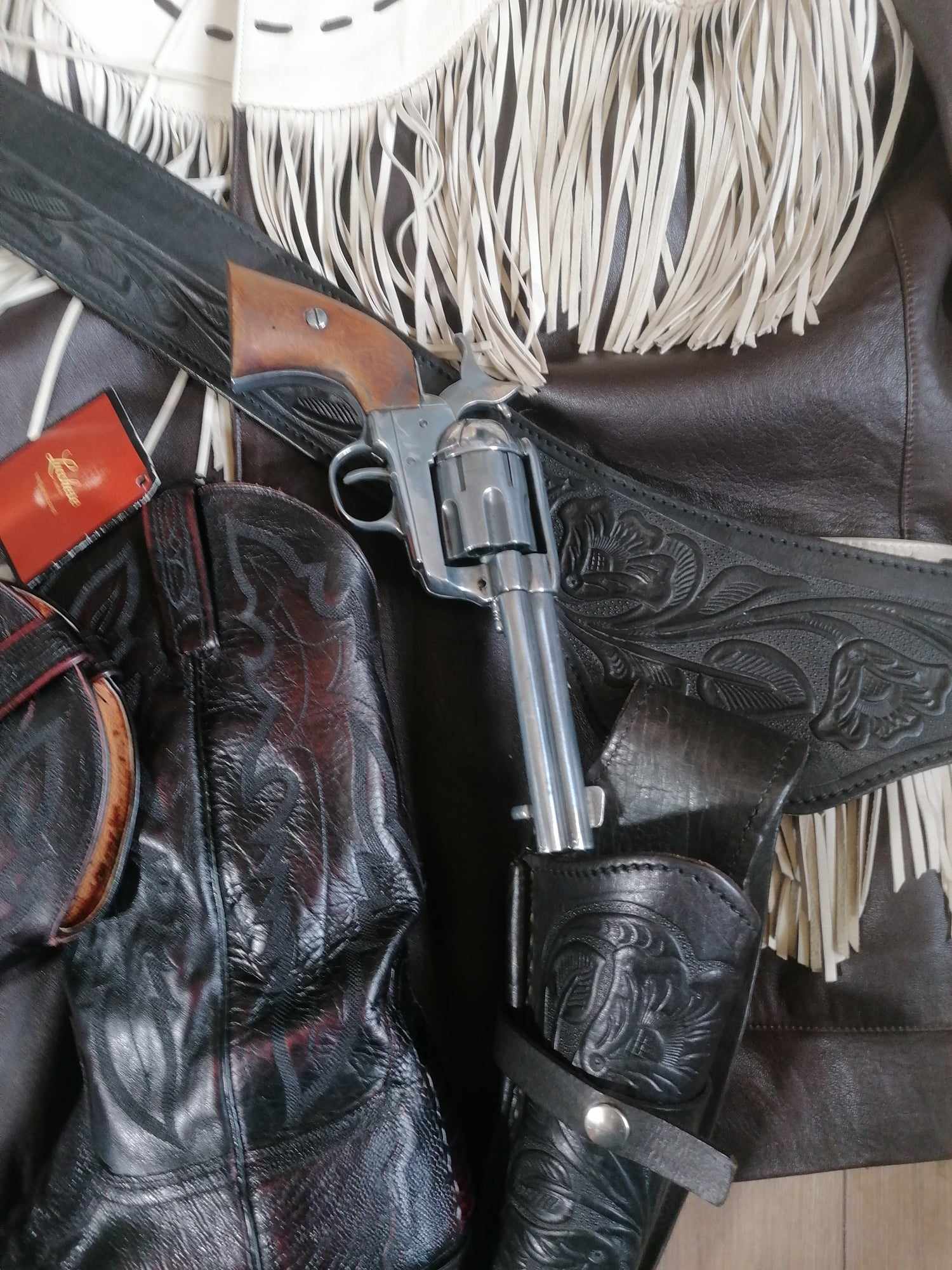 Quality Cowboy outfit Tastle leather jacket size XL size 9 Luchesse 1883 boot and Blank fire Gun and belt