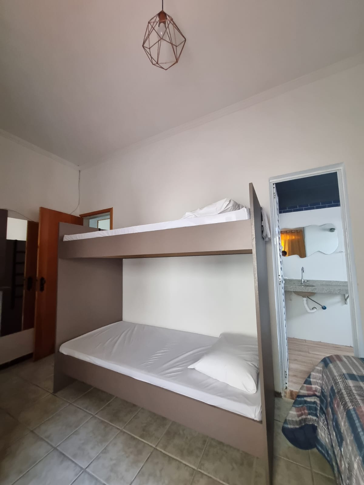 Suítes 5  Familiar  capacidade para 4 pessoas