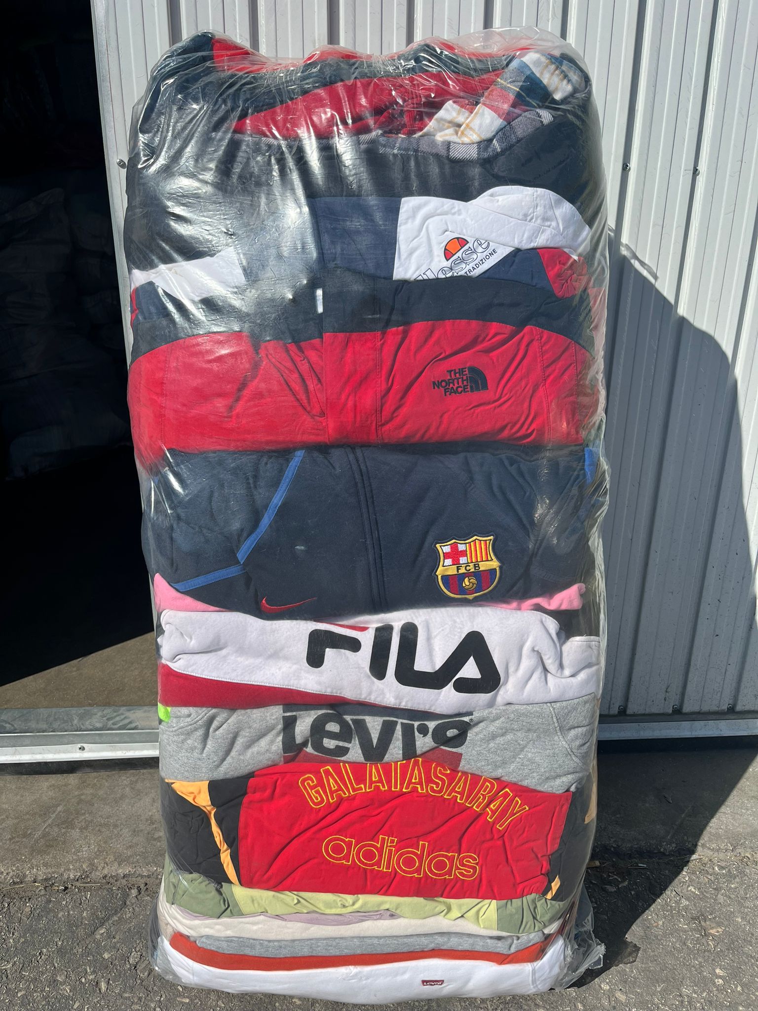 BALA 40 KG ROPA VINTAGE GRADO A-MAYORISTA