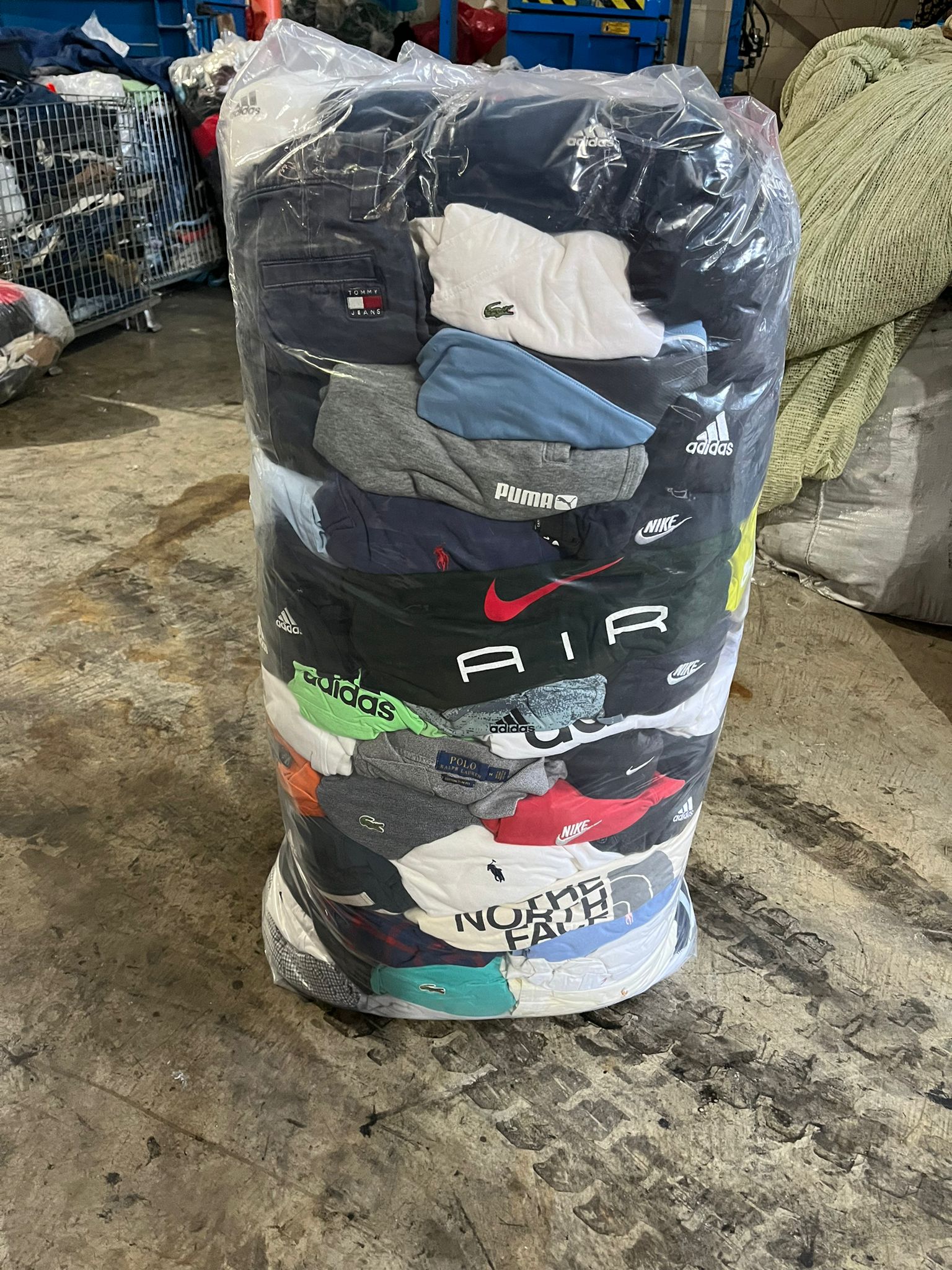 BALA 40 KG ROPA VINTAGE GRADO A-MAYORISTA