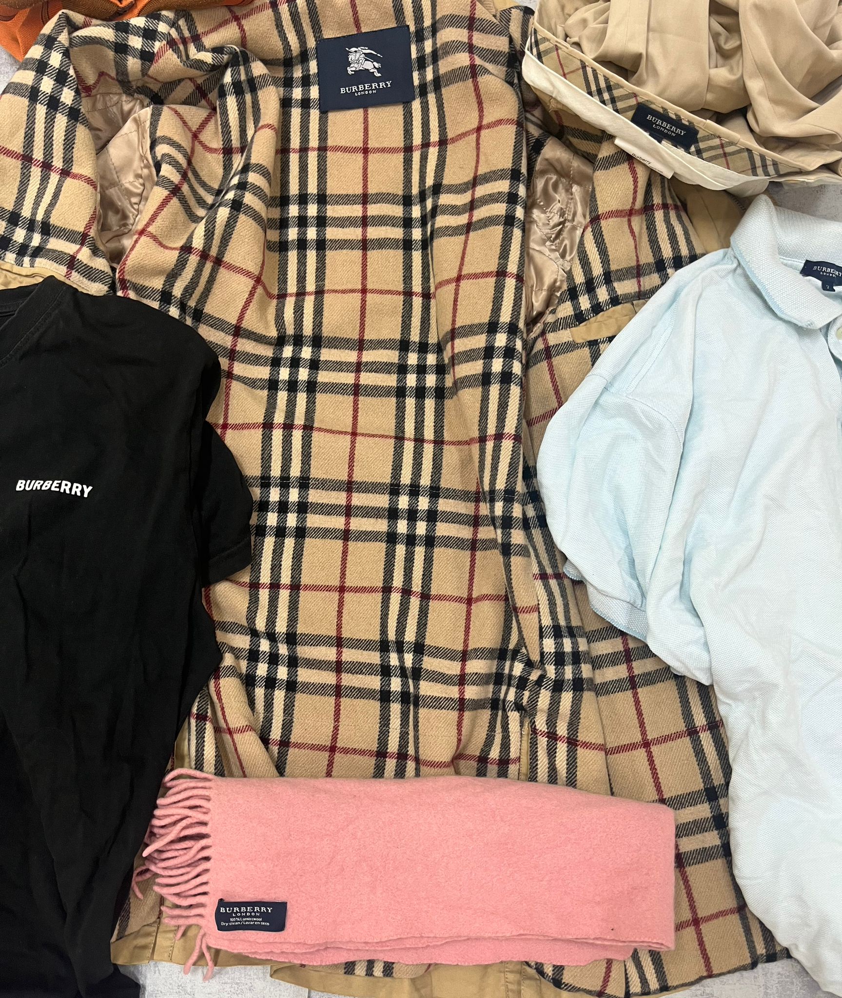 Pack Único Burberry  | 18 prendas mix (chaquetas, vaqueros, polos, jerséis, camisas)