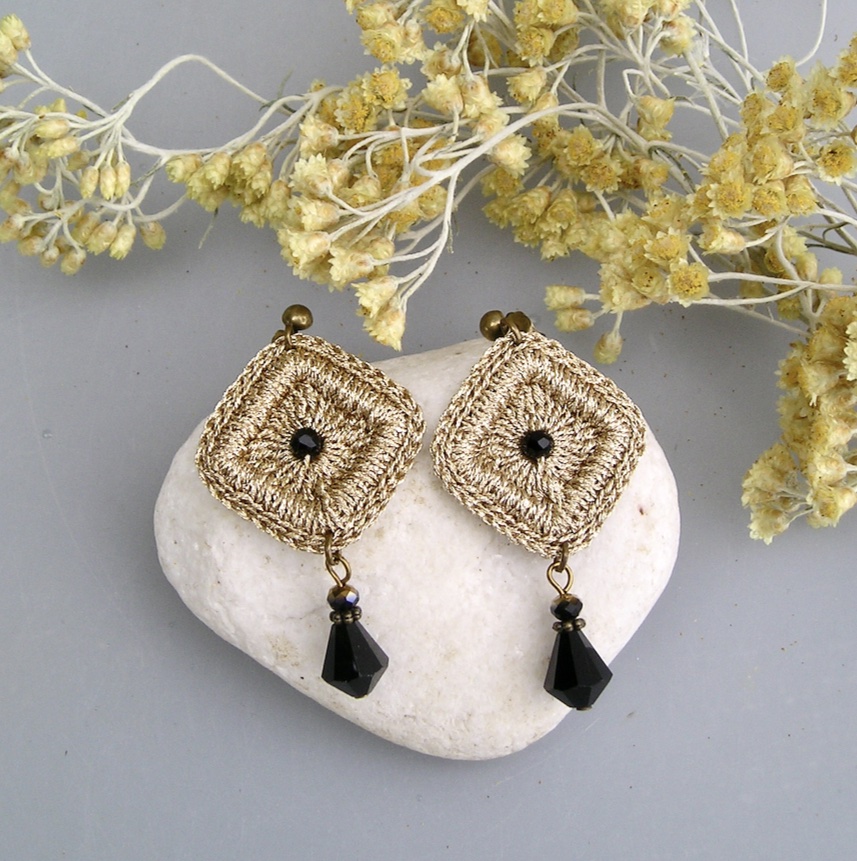 Boucles d'oreilles au crochet Losange noir et doré