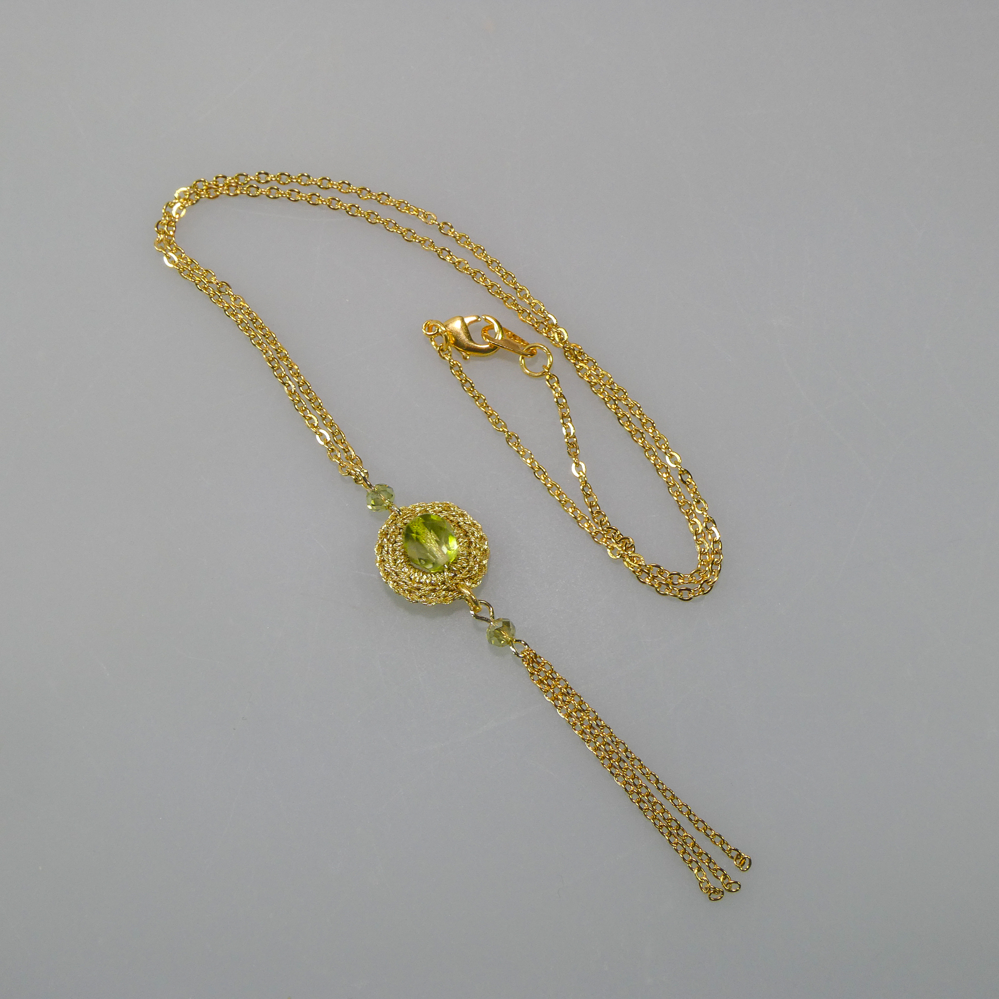 Collier au crochet et perles en verre