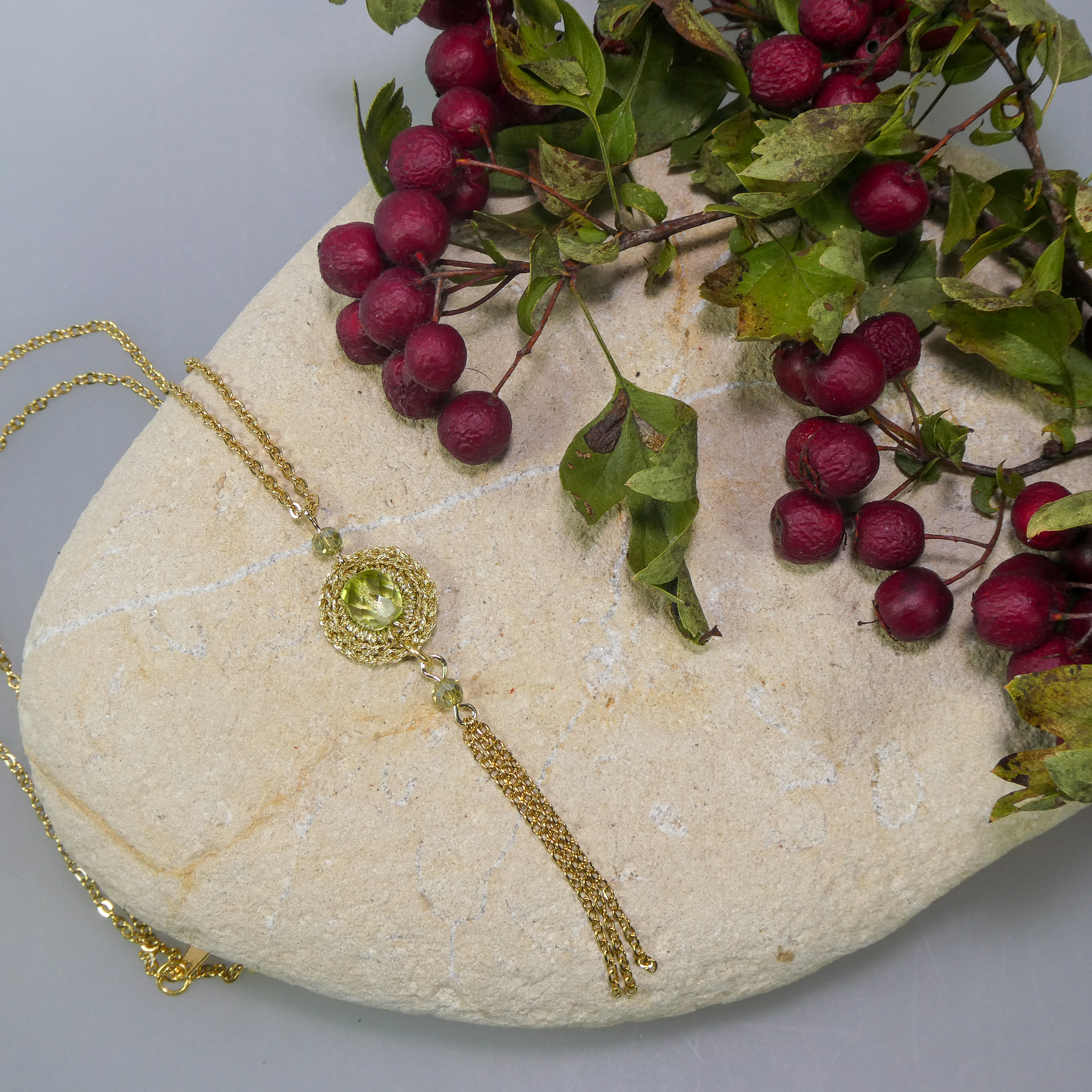 Collier au crochet et perles en verre