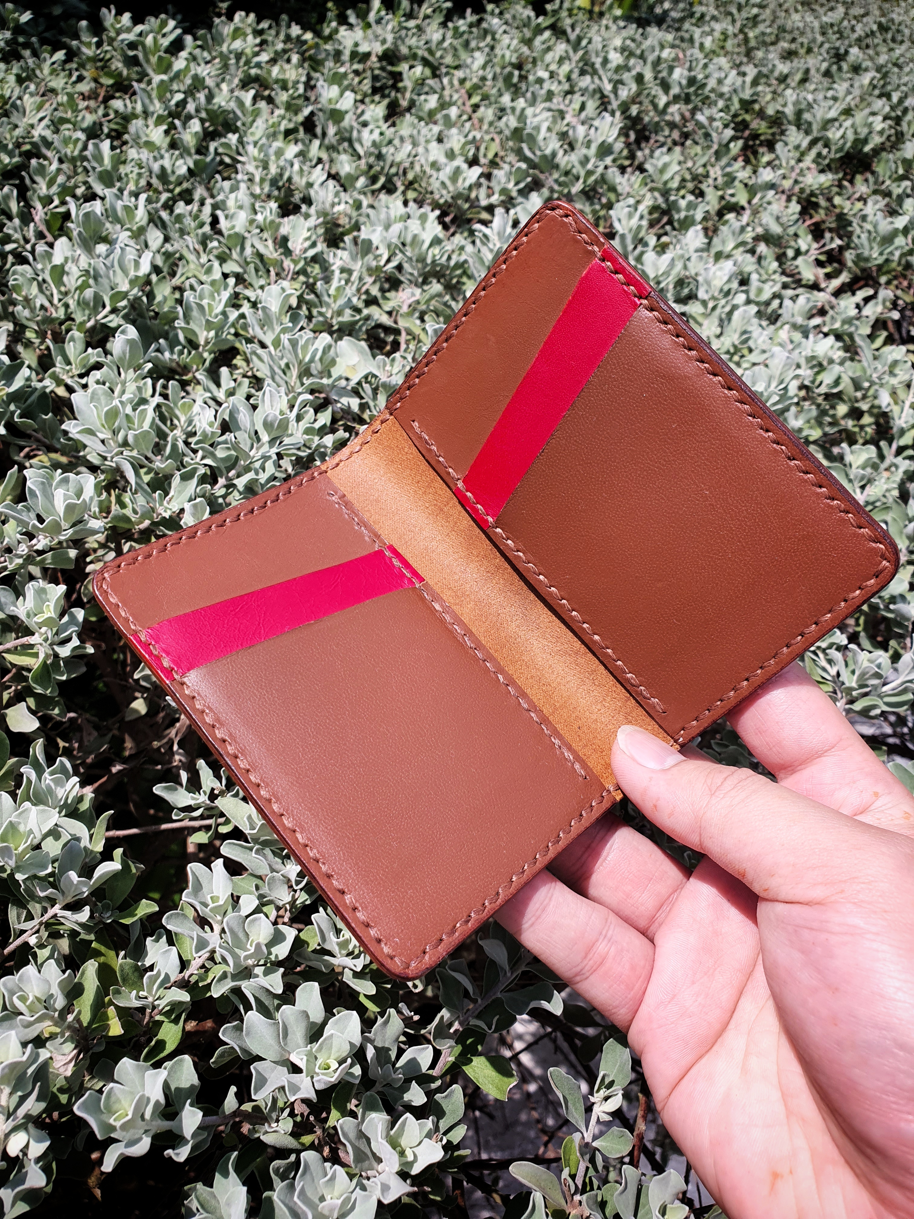 The maple - a 6 slot card and cash bifold leather wallet