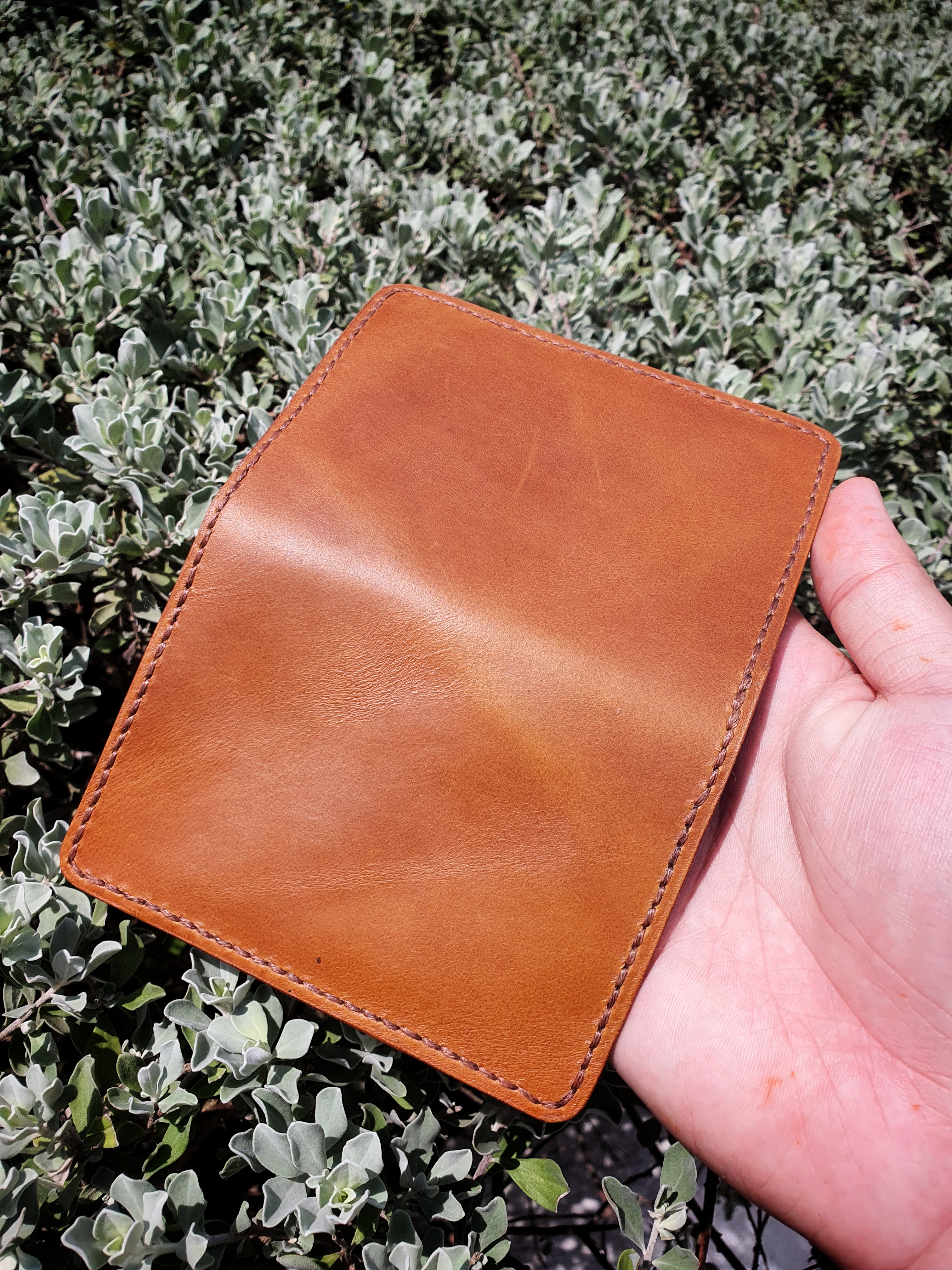 The maple - a 6 slot card and cash bifold leather wallet