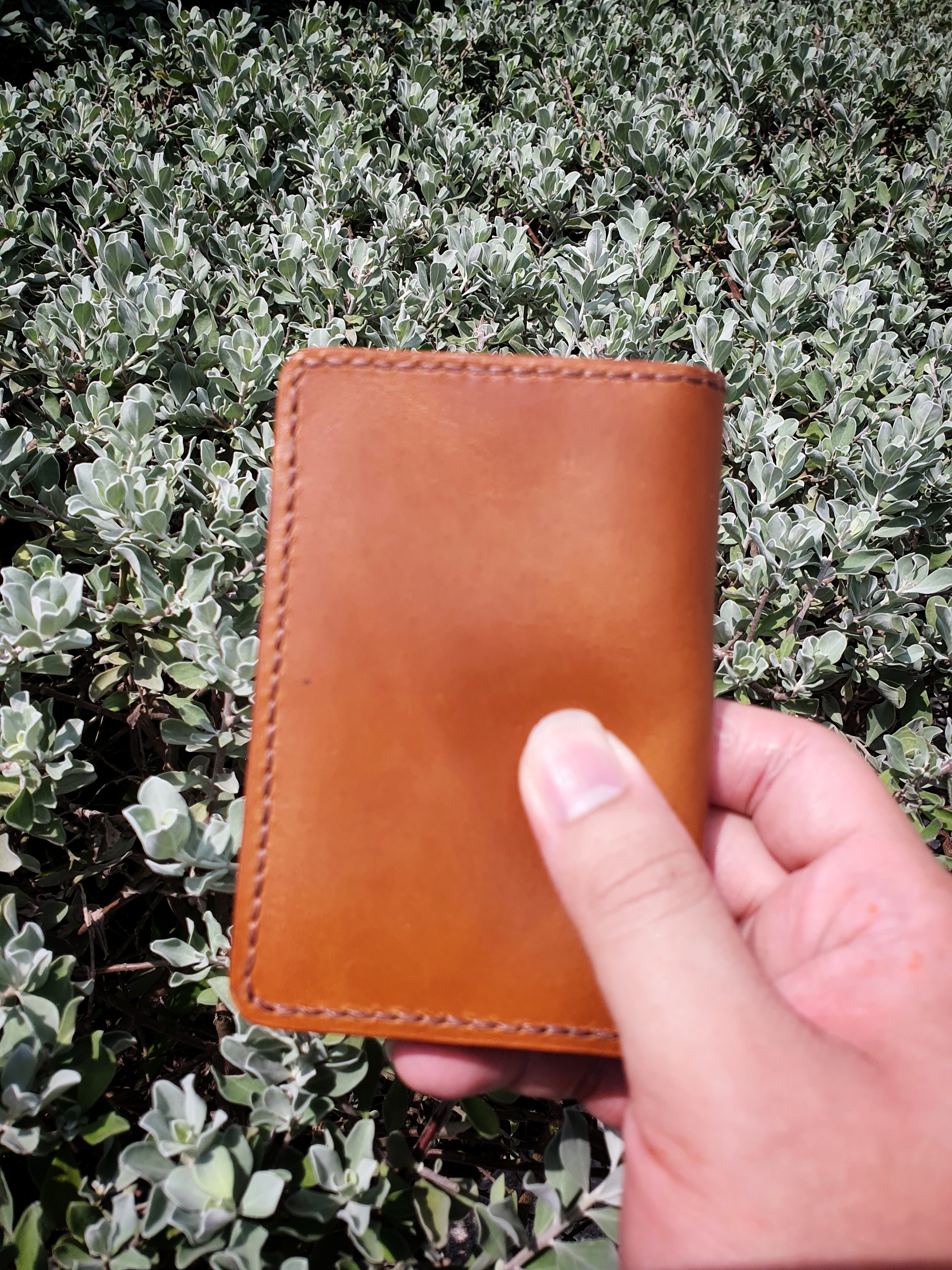 The maple - a 6 slot card and cash bifold leather wallet