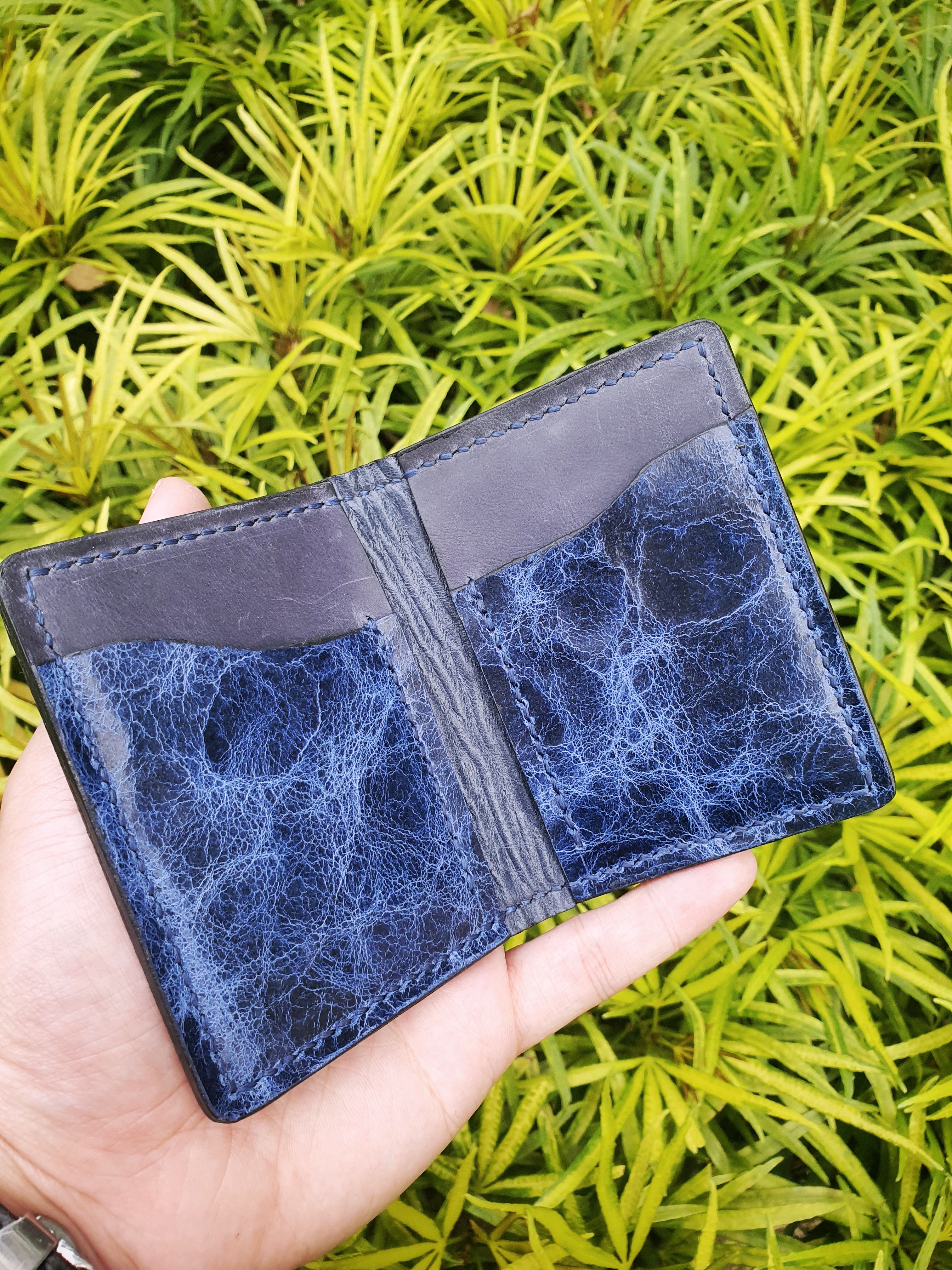 The Iris - A compact card and cash bifold wallet