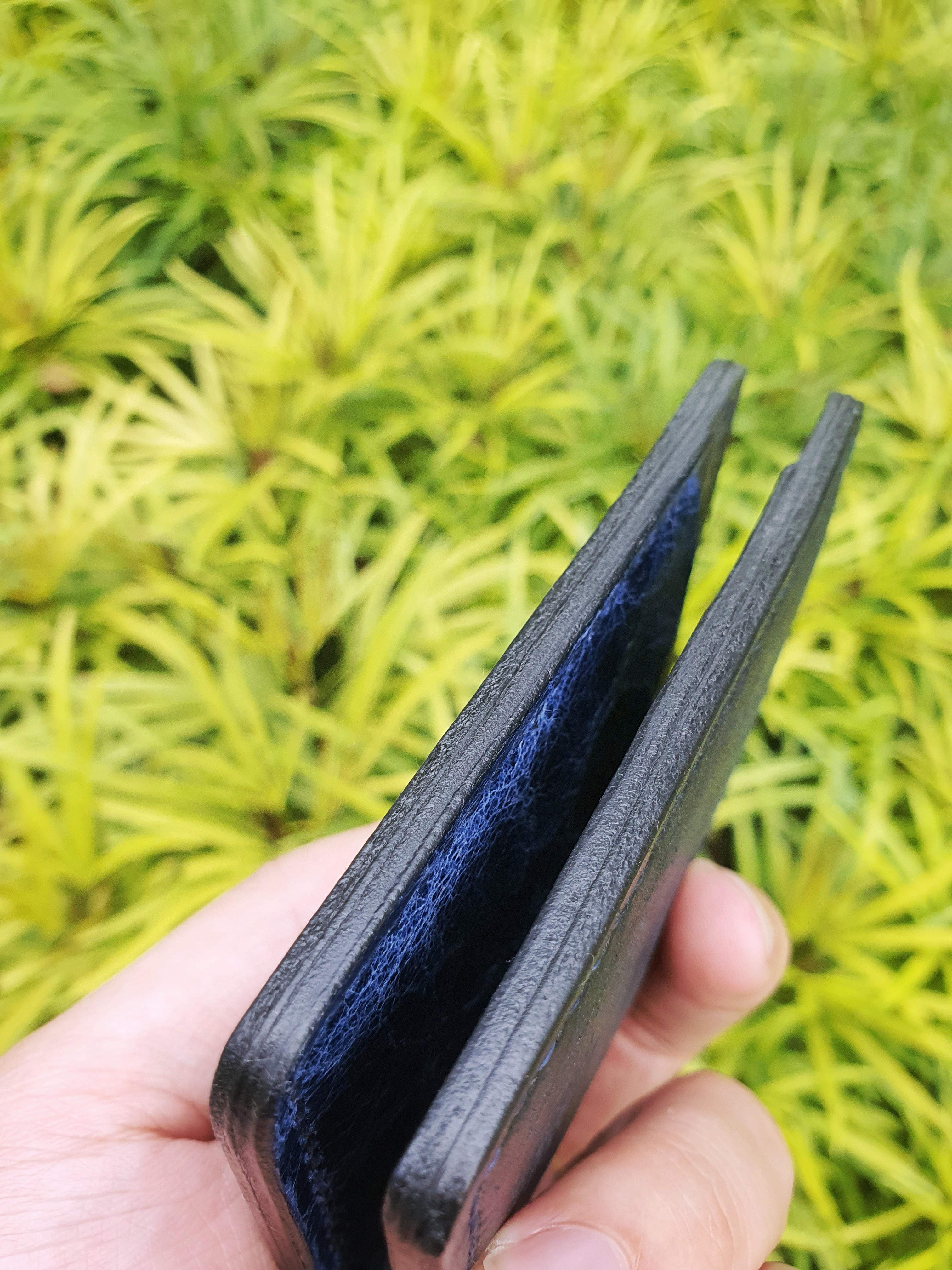 The Iris - A compact card and cash bifold wallet