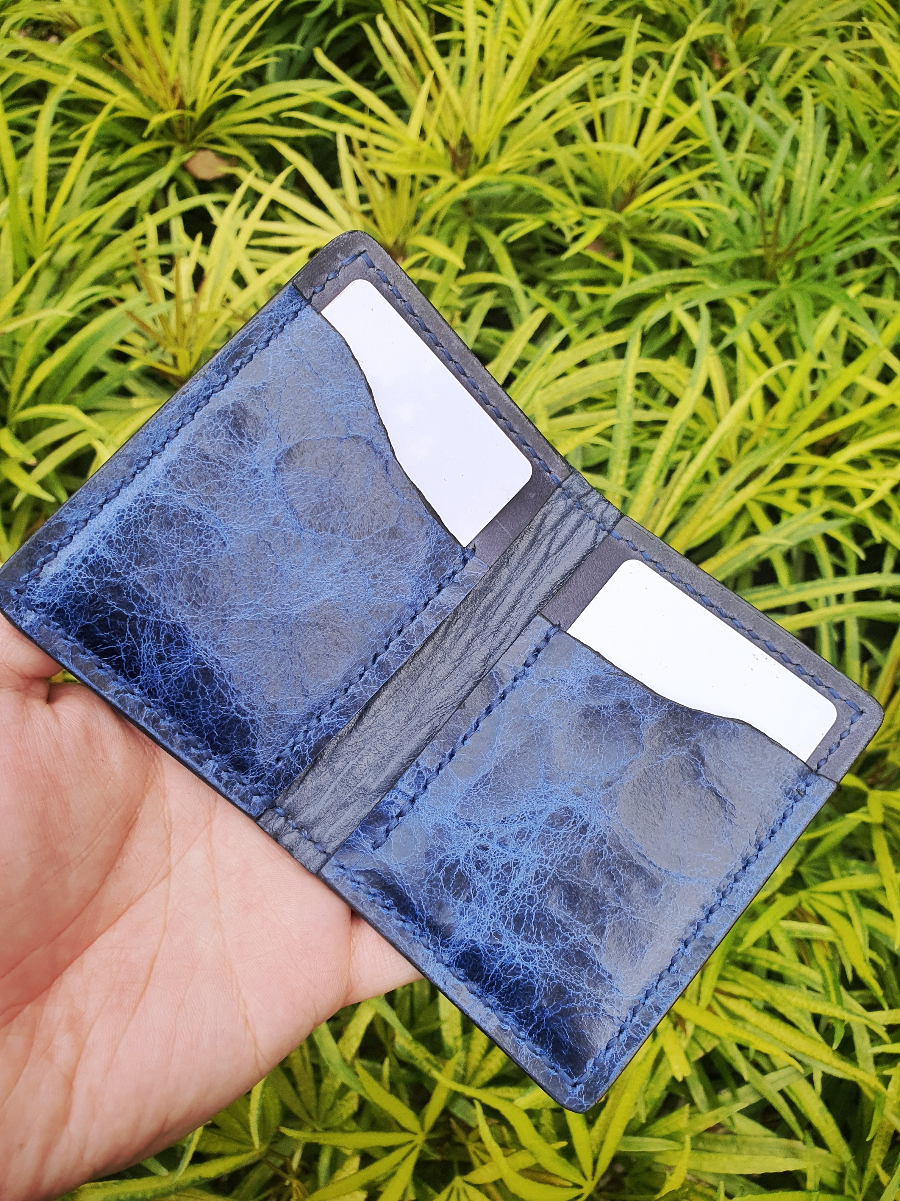 The Iris - A compact card and cash bifold wallet