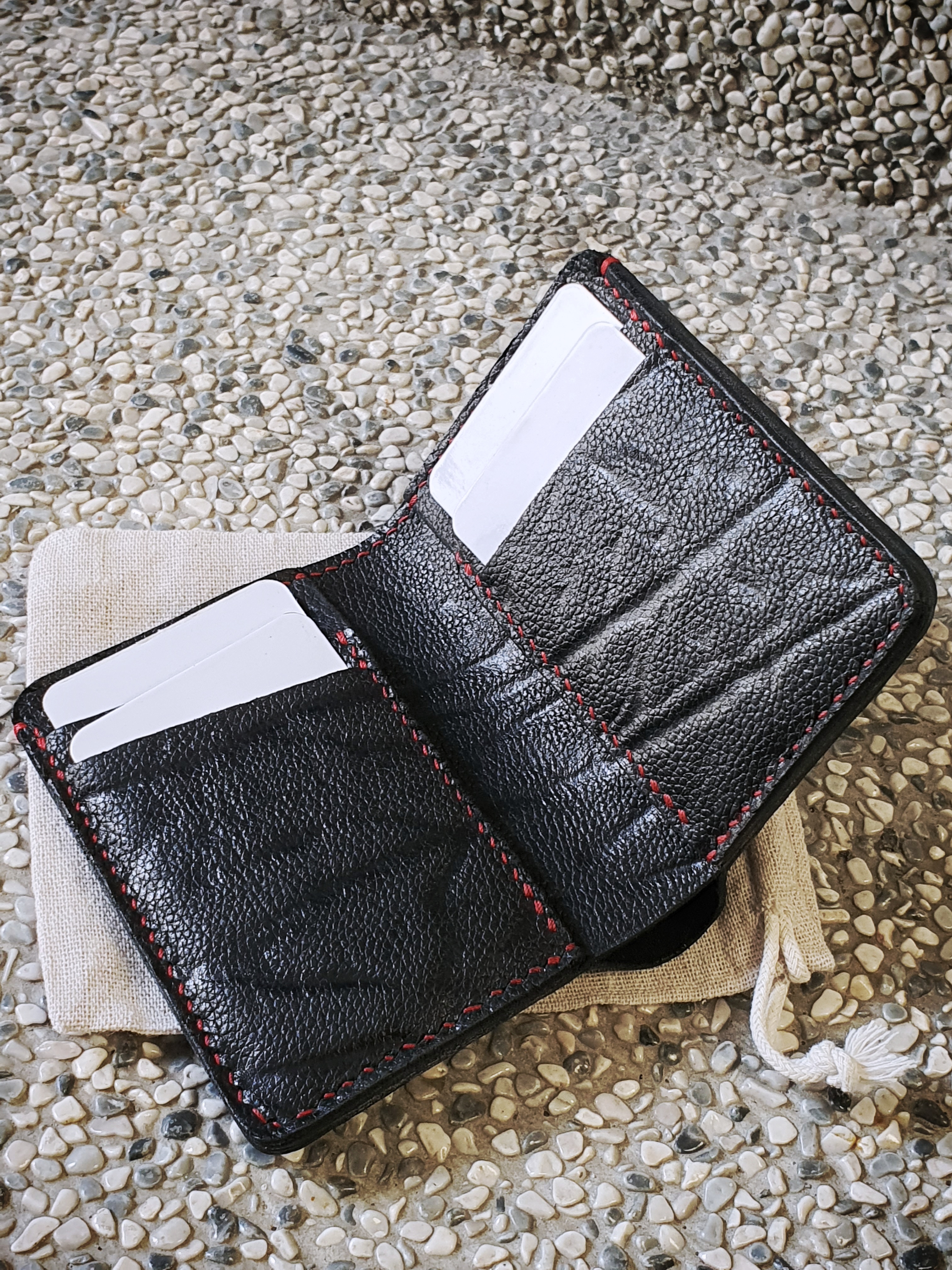 The Coral - A 6 card slot bifold with cash carry