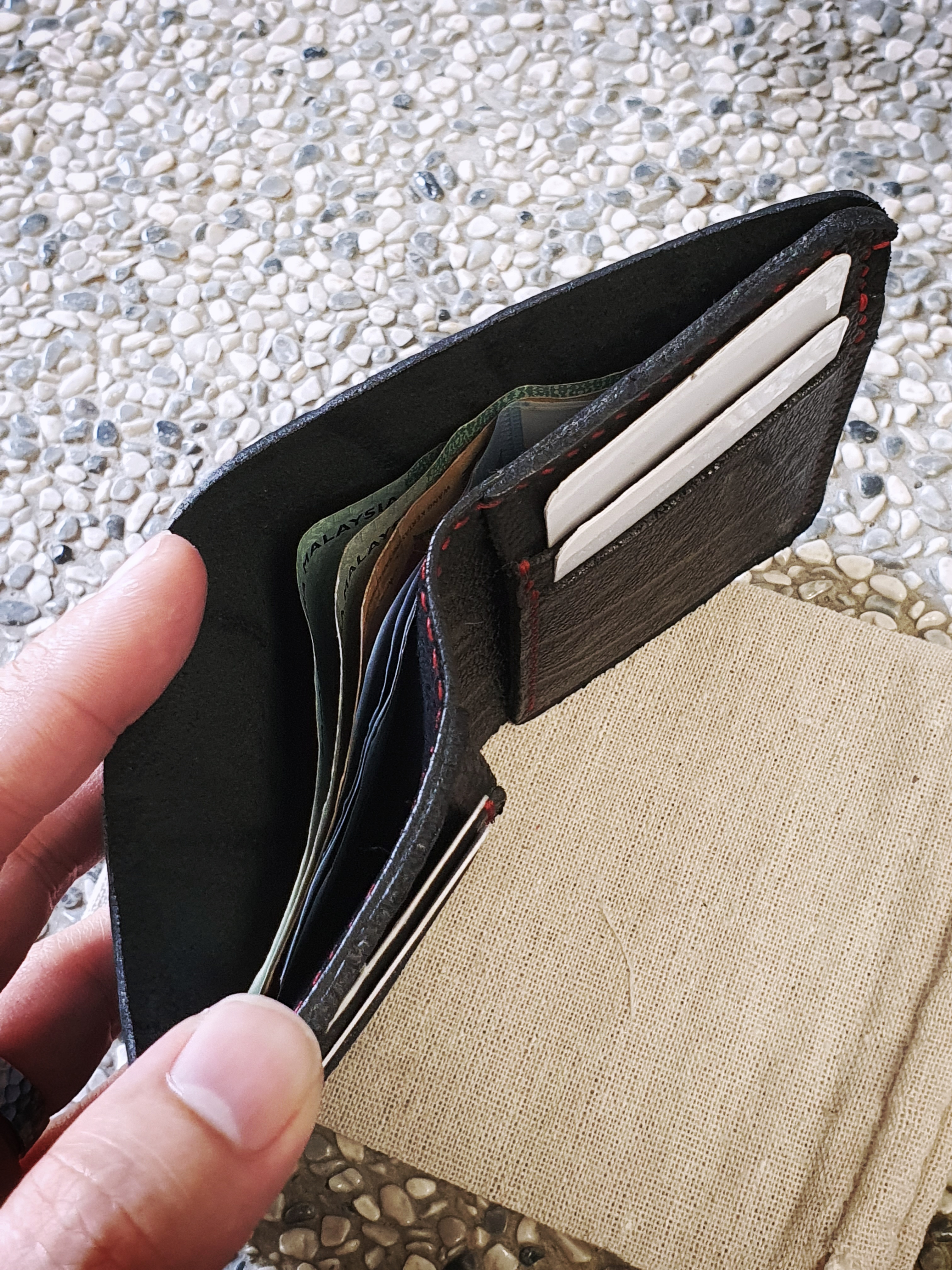 The Coral - A 6 card slot bifold with cash carry