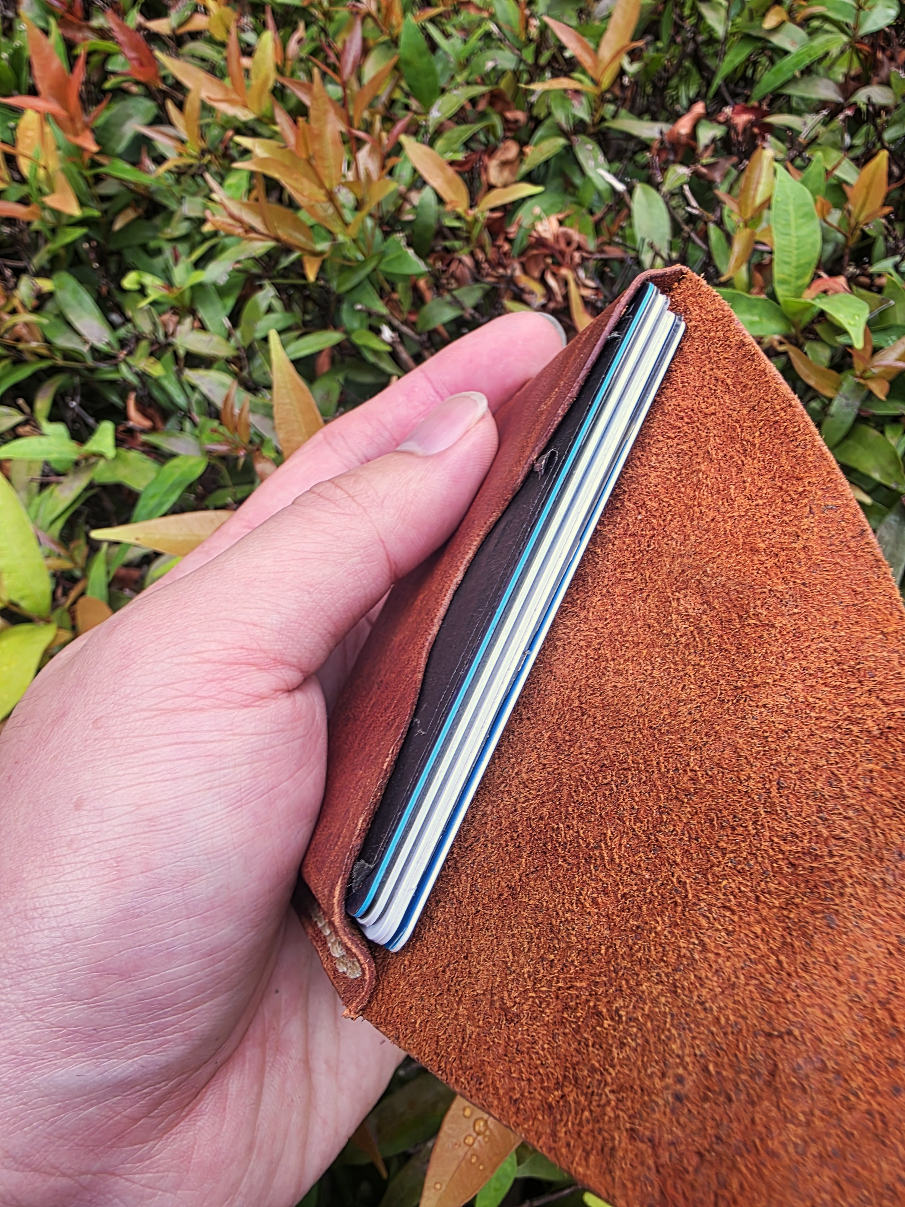 The Namiba: a leather card holder in horse tan