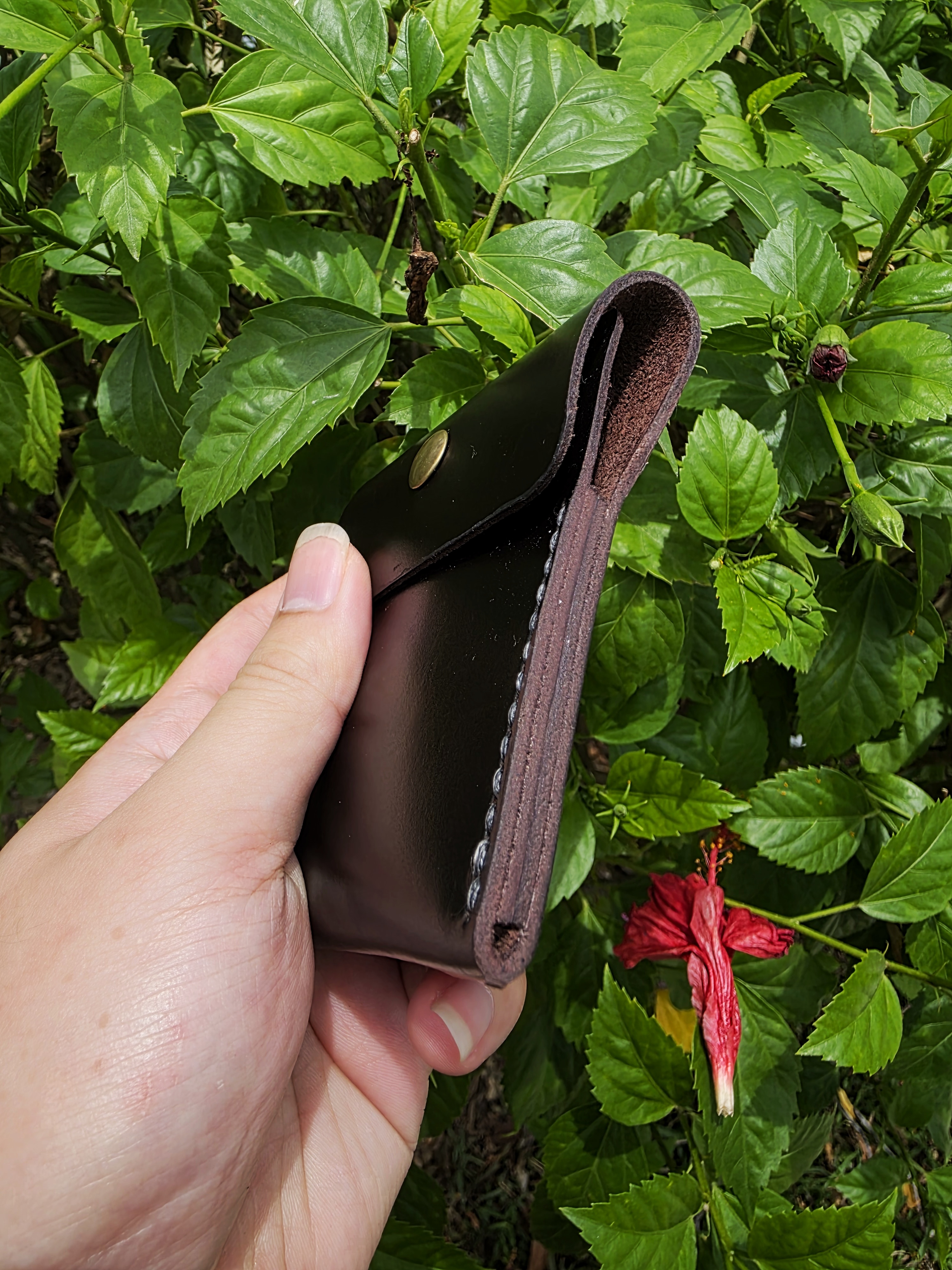 The Oahu Card version in glossy dark brown leather