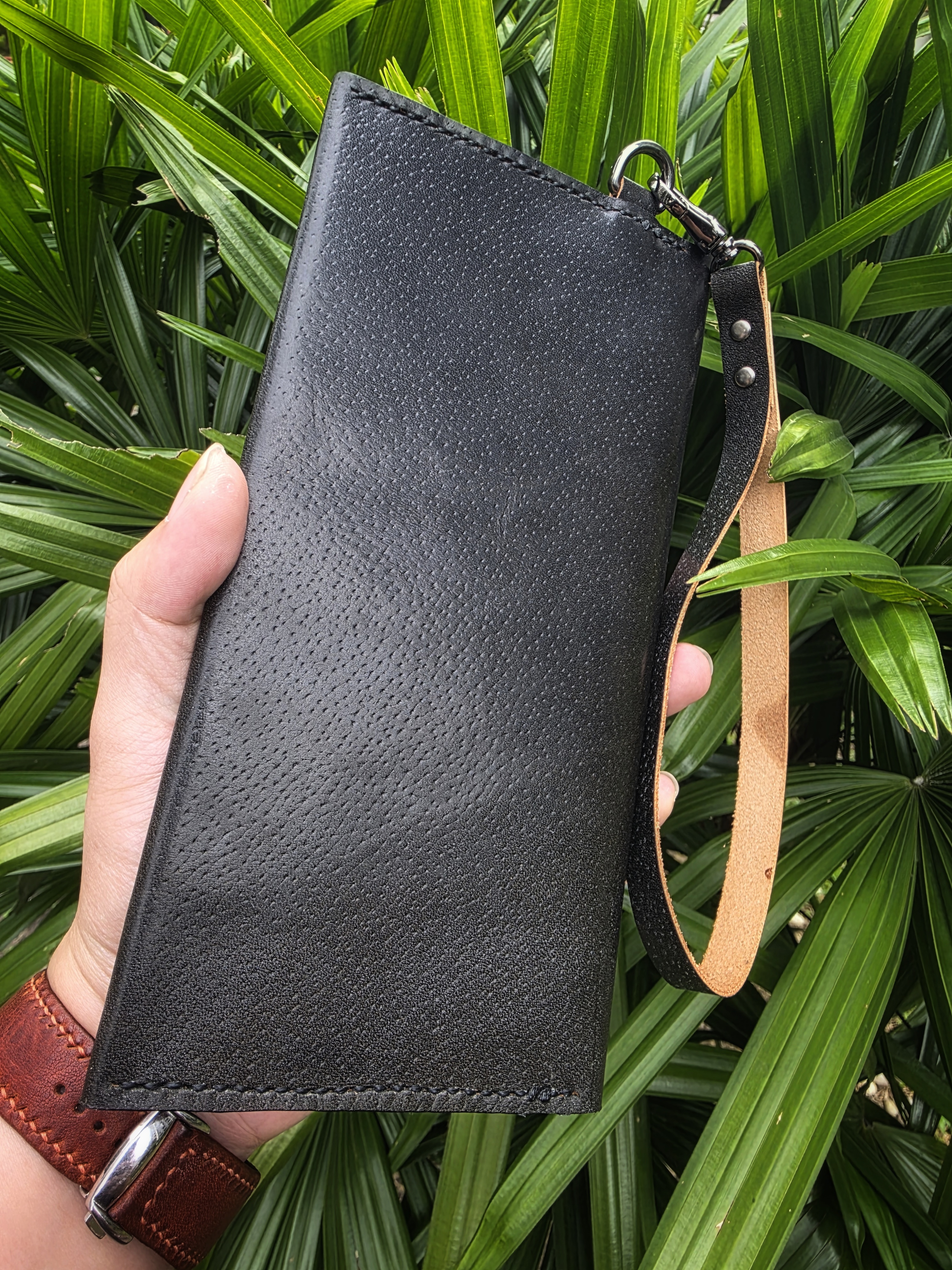 The Nepal: A clutch purse made in black saddle tanned cow leather