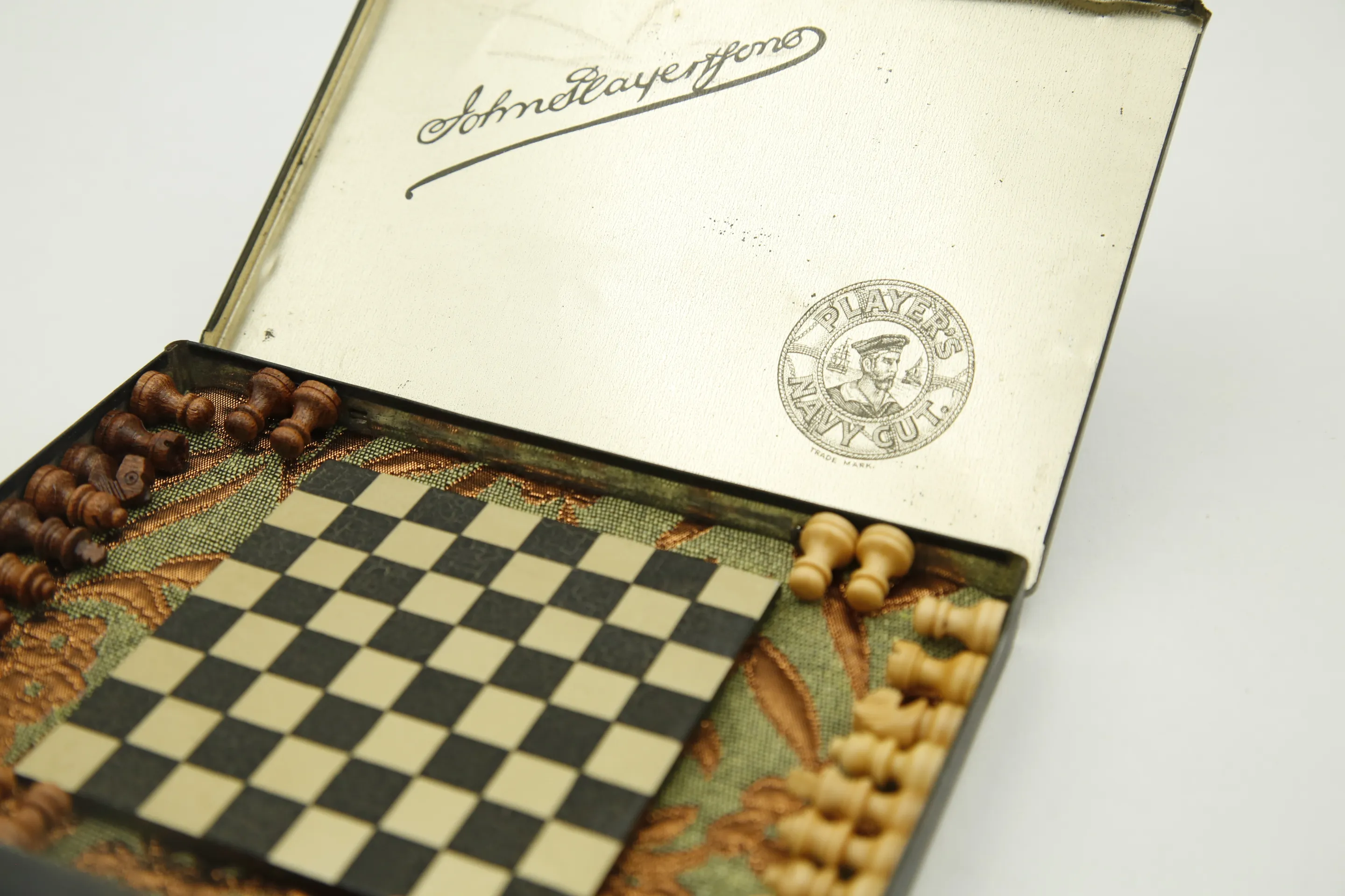 Cigarette Box PLAYER