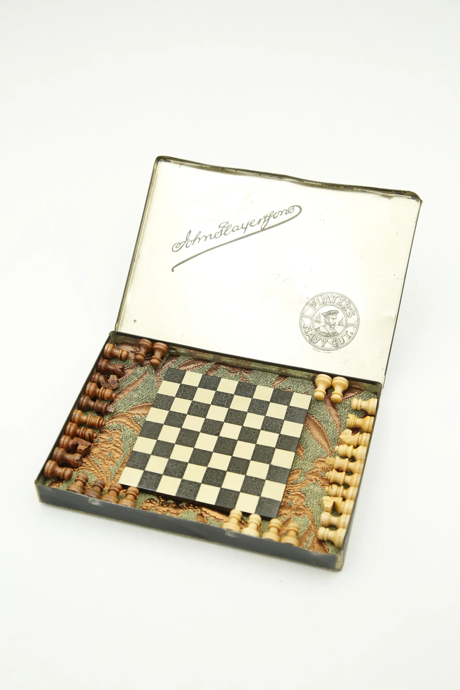 Cigarette Box PLAYER