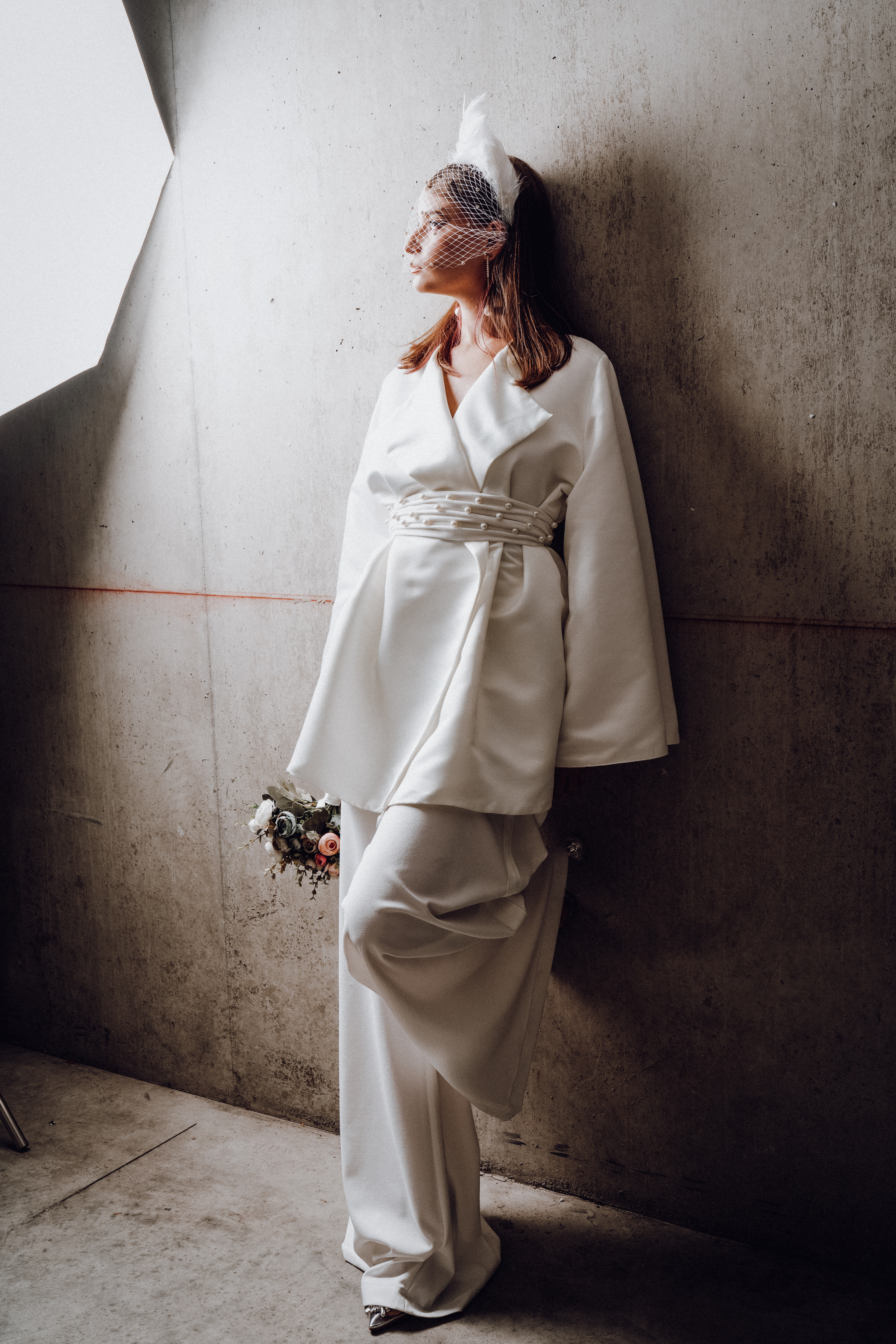 Tailleur de mariage en satin duchesse Iza Dita