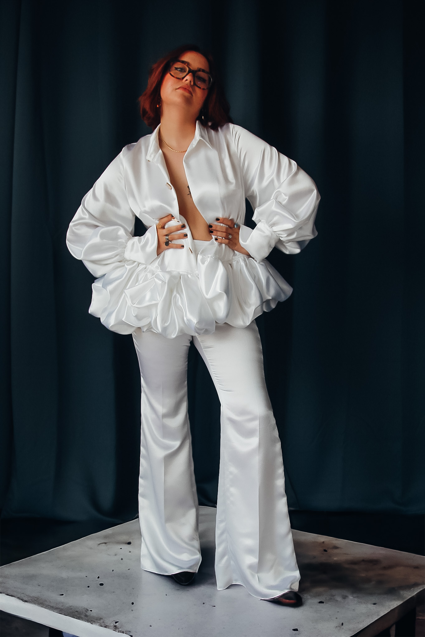 Pantalon évasé en satin Morgan