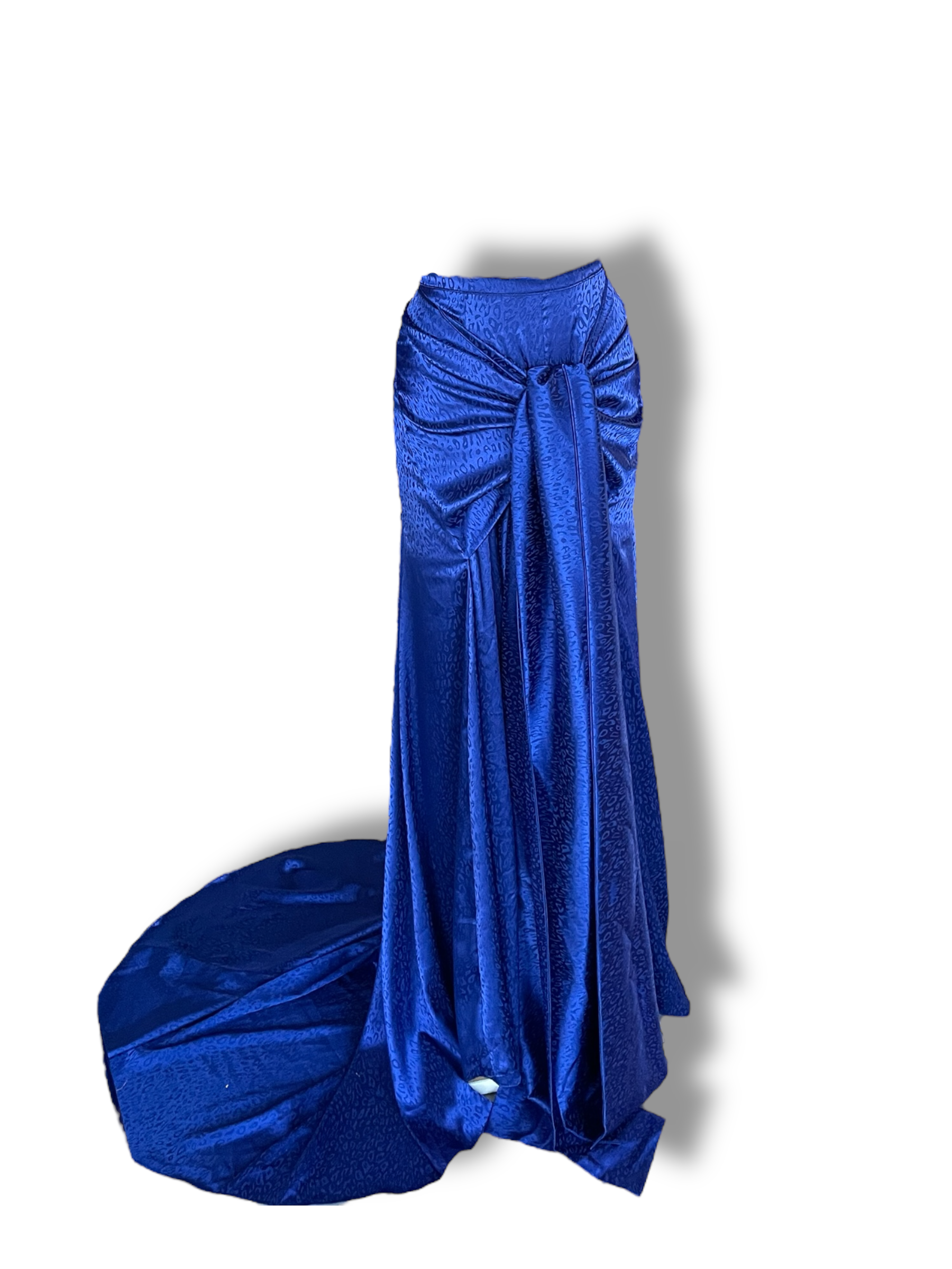 “Azzura” – Jupe longue satin bleu à traîne et fente centrale