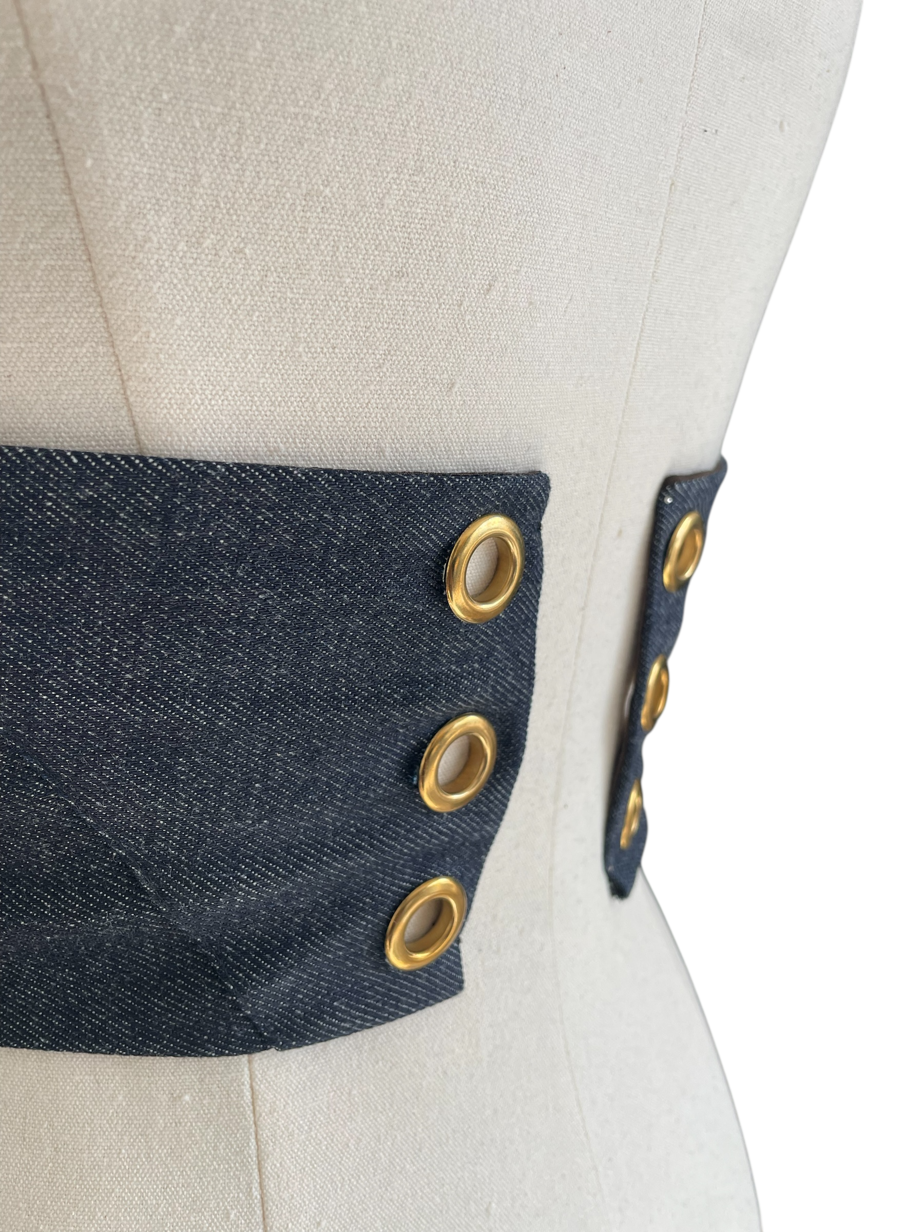 THE DENIM ARMOR CORSET – Corset couture en jean