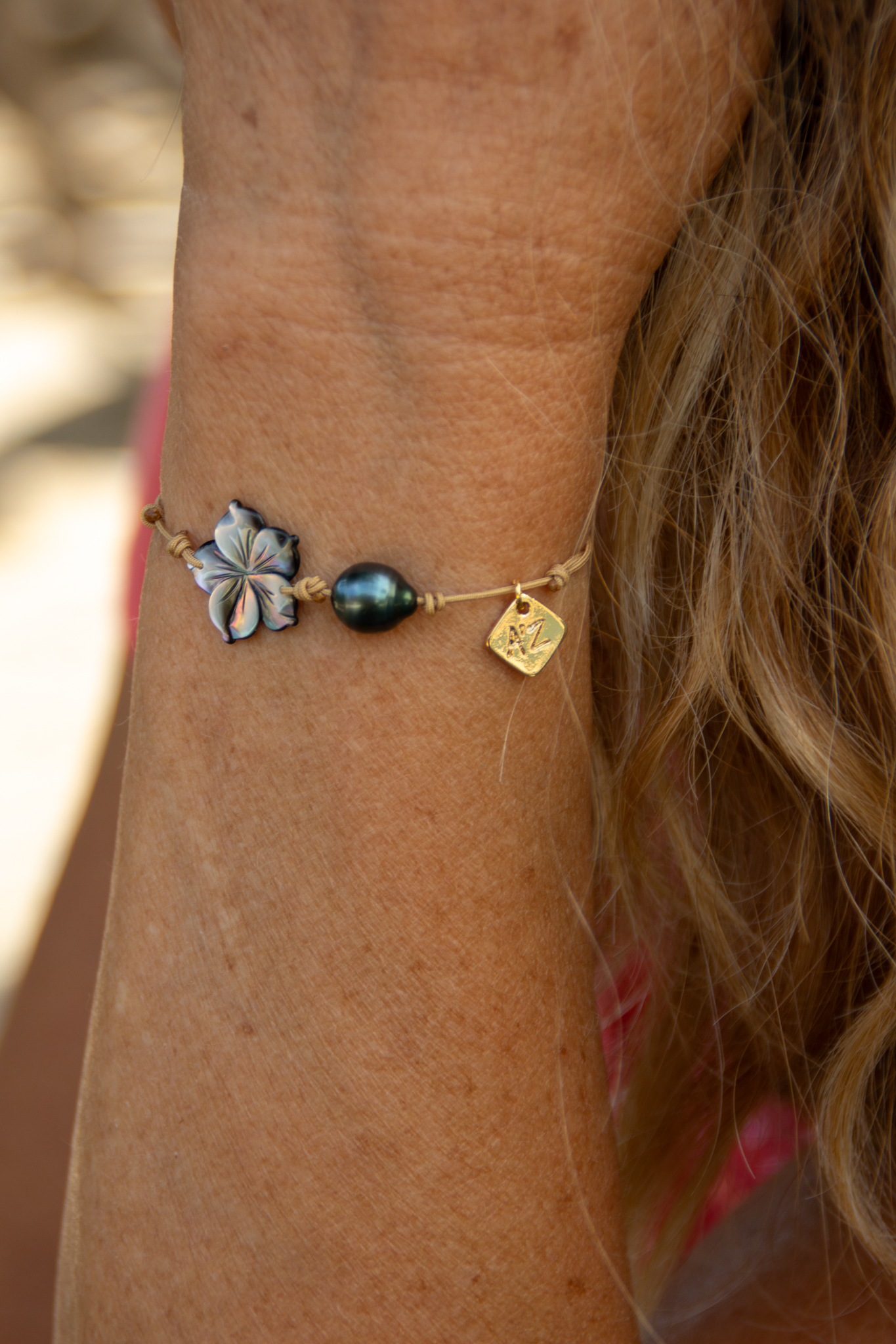 Bracelet perle de Tahiti et fleur de nacre