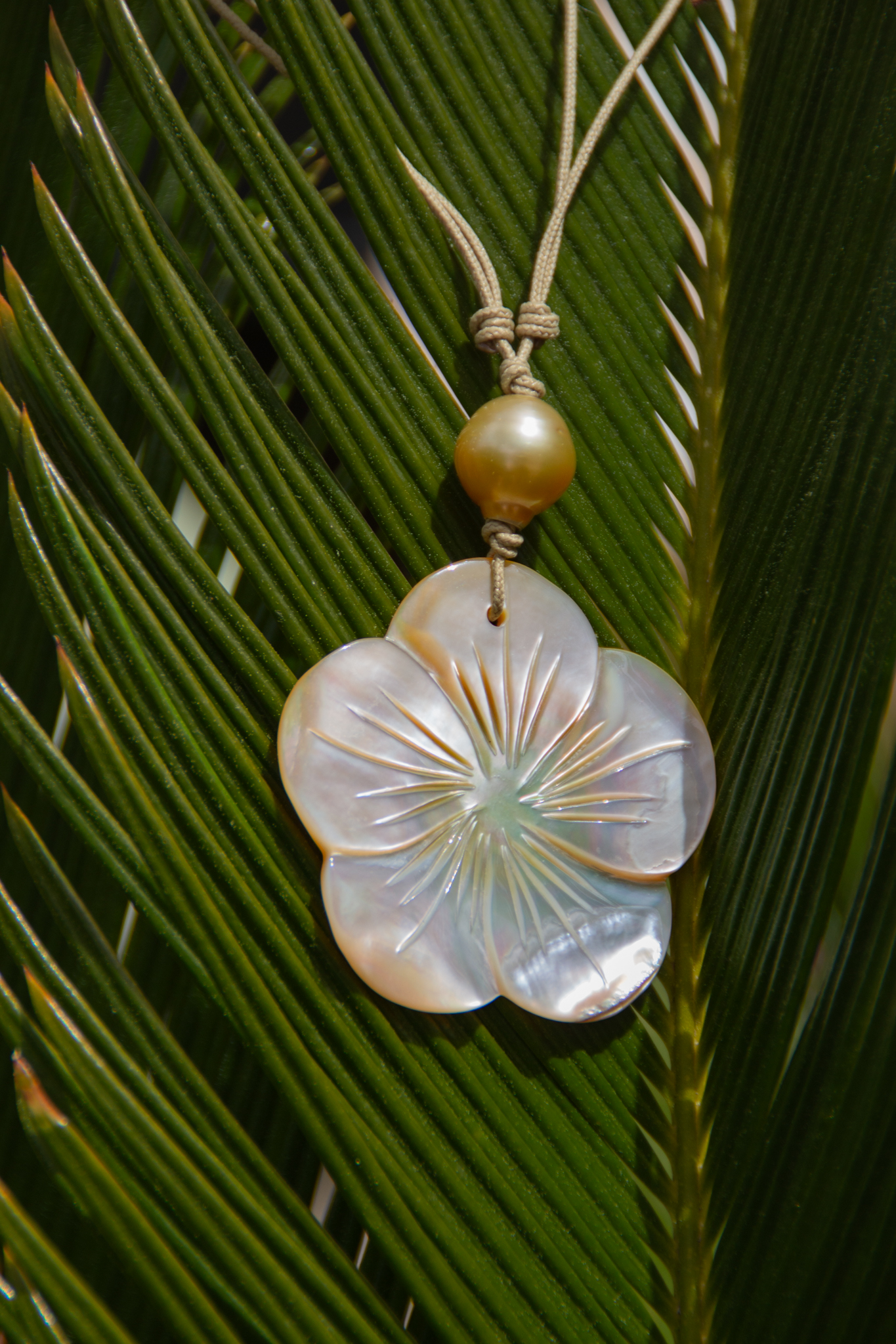 Collier philipines & fleur de nacre 