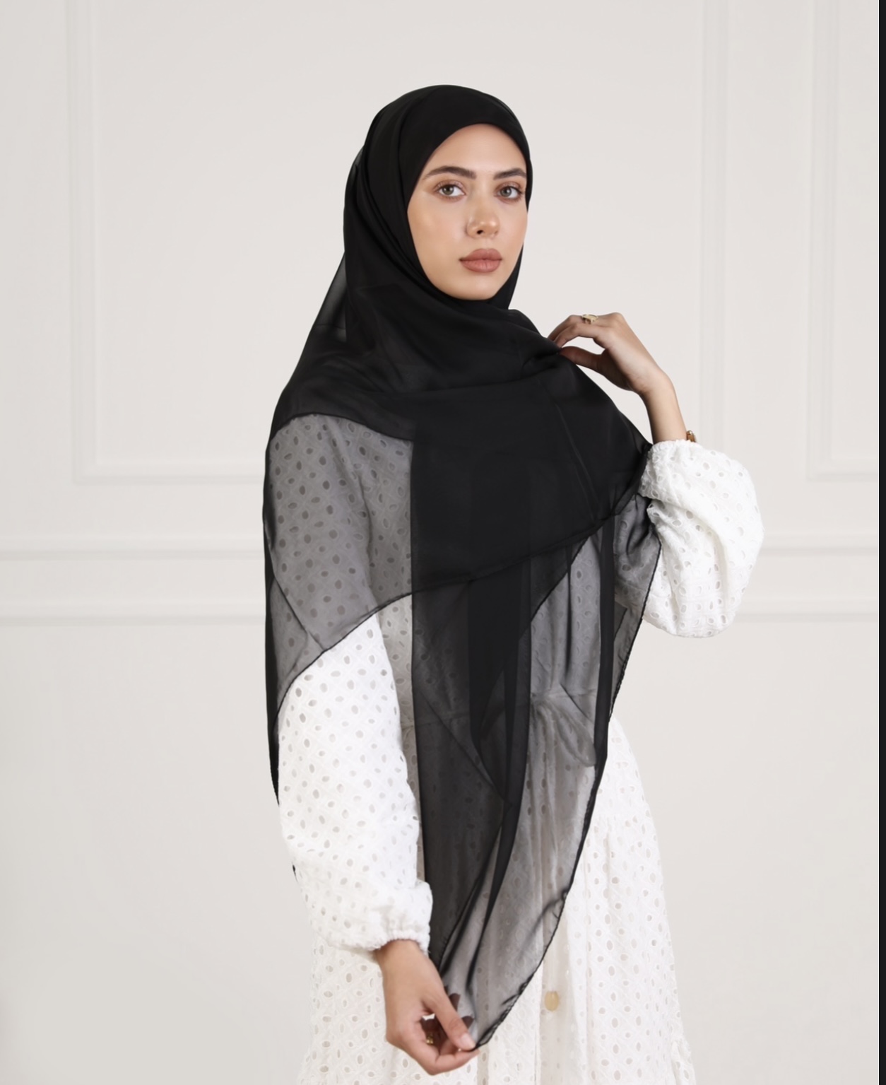 Sheer Black echarp