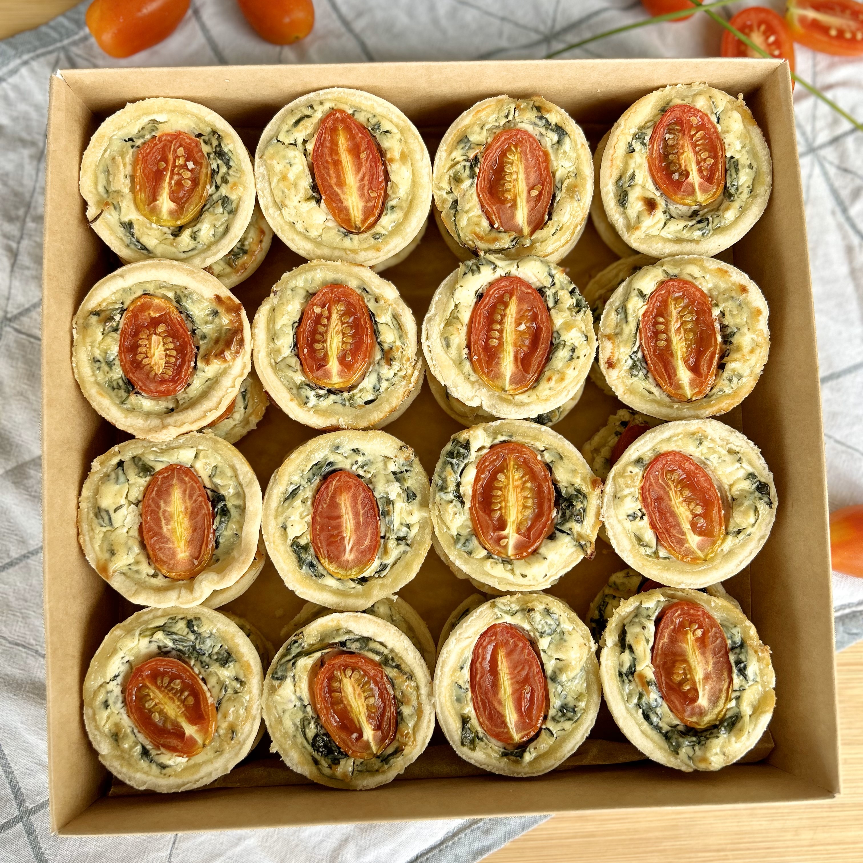 Pyragėliai su feta ir špinatais