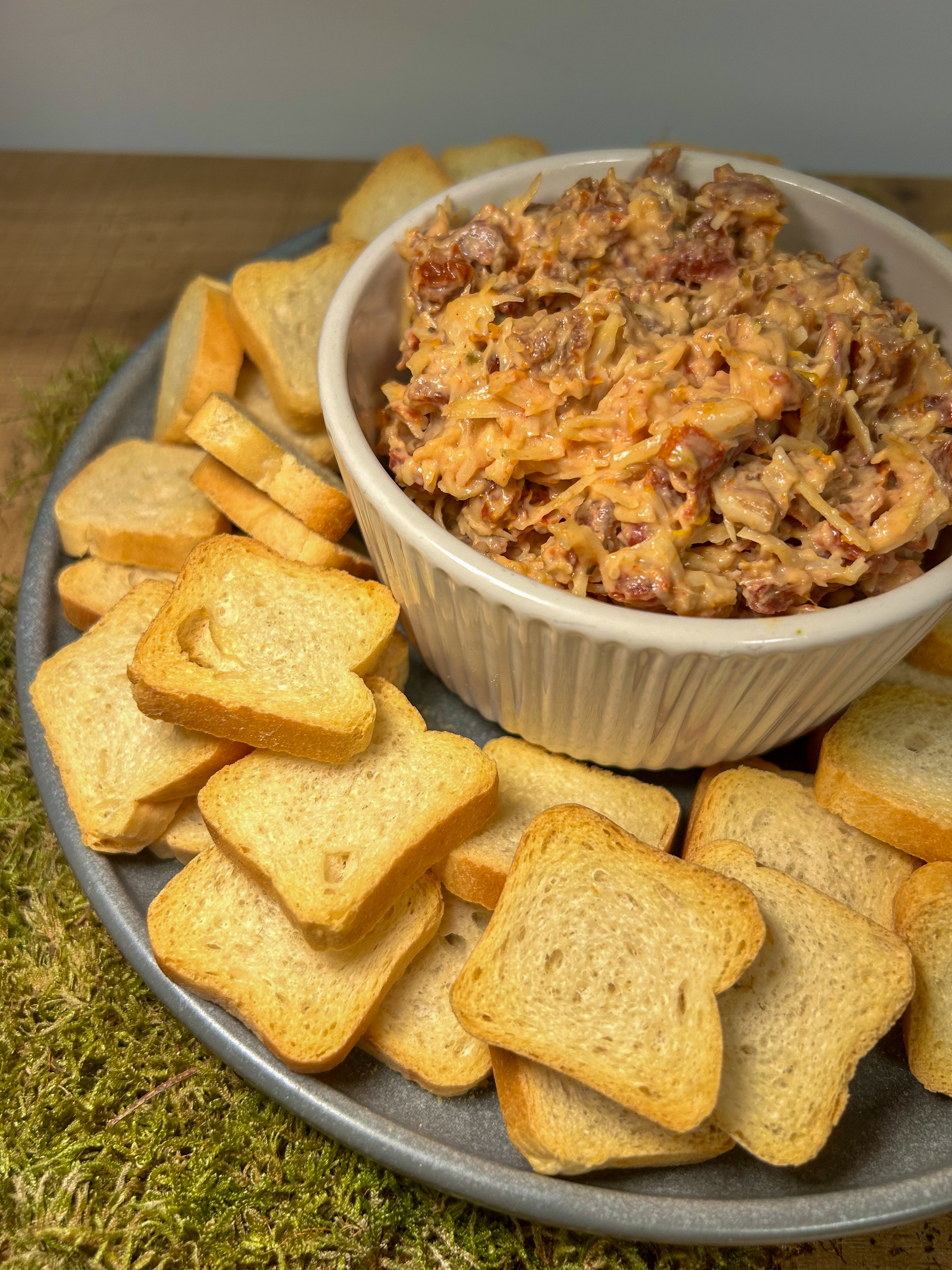 Česnakinė kietojo sūrio užtepėlė