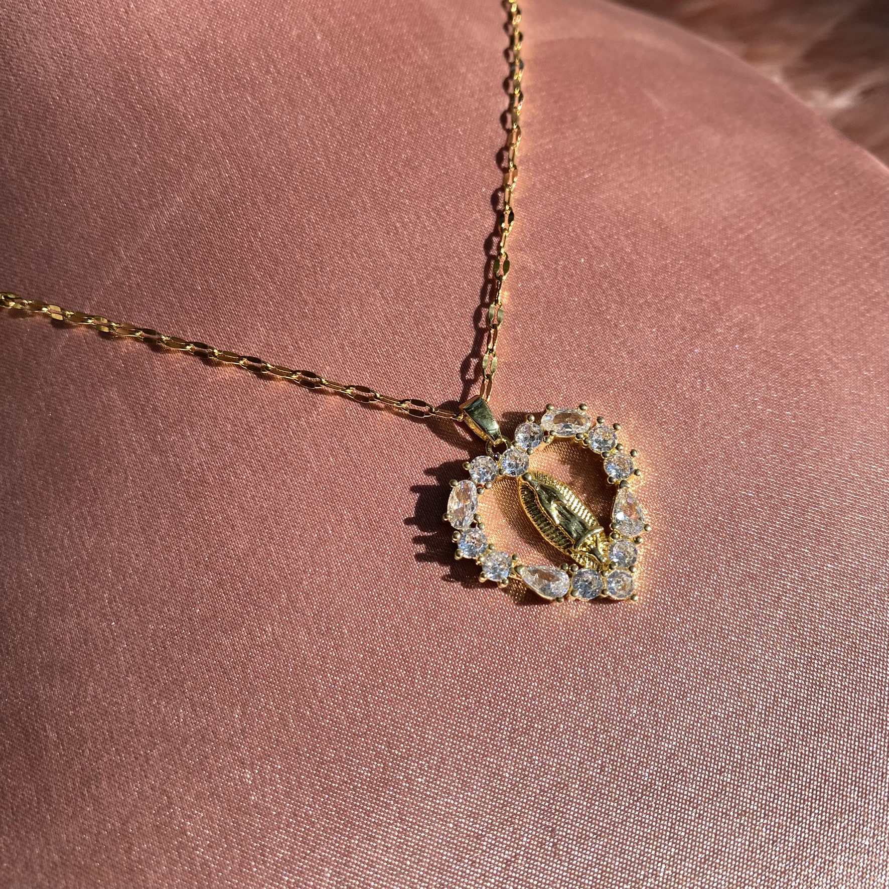 Cadena Virgen de Guadalupe Corazón