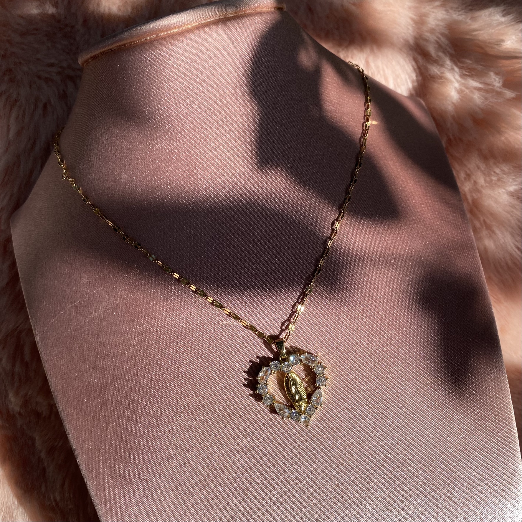 Cadena Virgen de Guadalupe Corazón