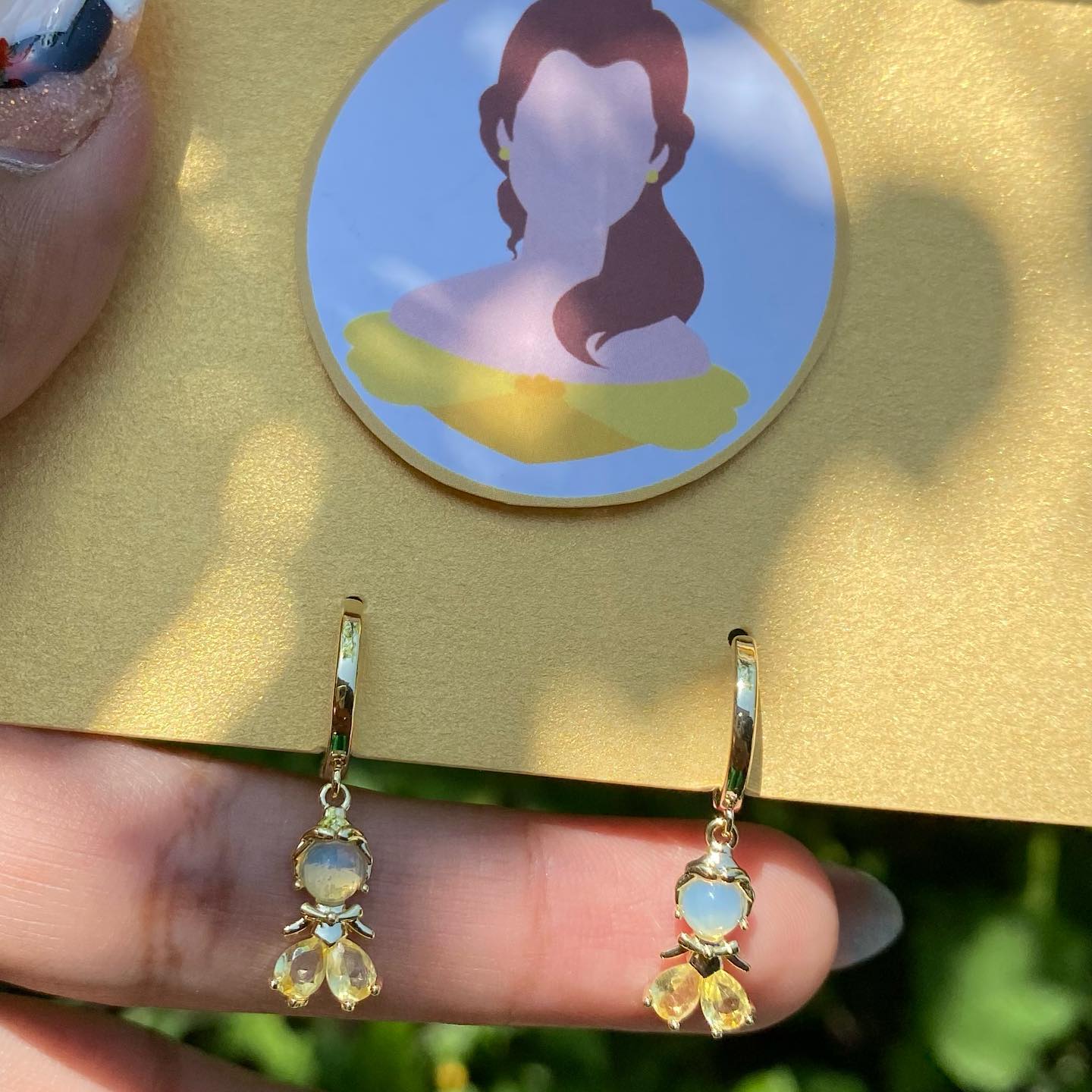 Aretes Huggies Bella (La bella y la bestia)