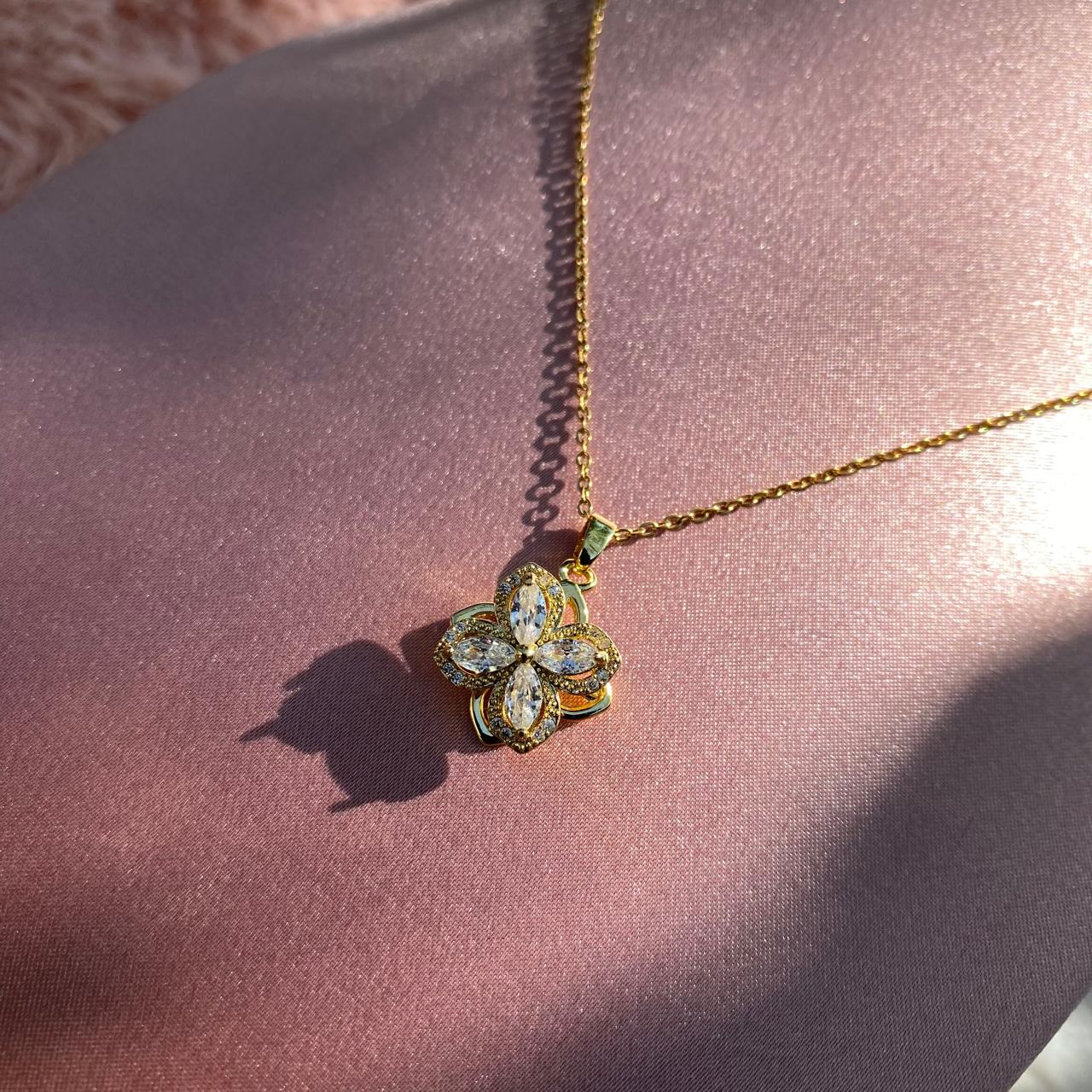 Cadena Dije Flor Blanca