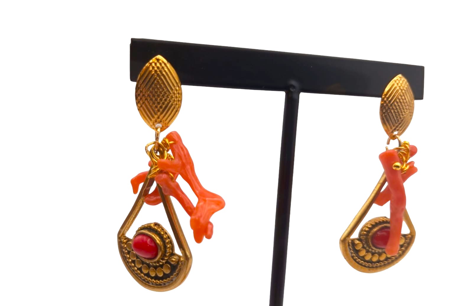 Orecchini artigianali in corallo, zama e agata rossa