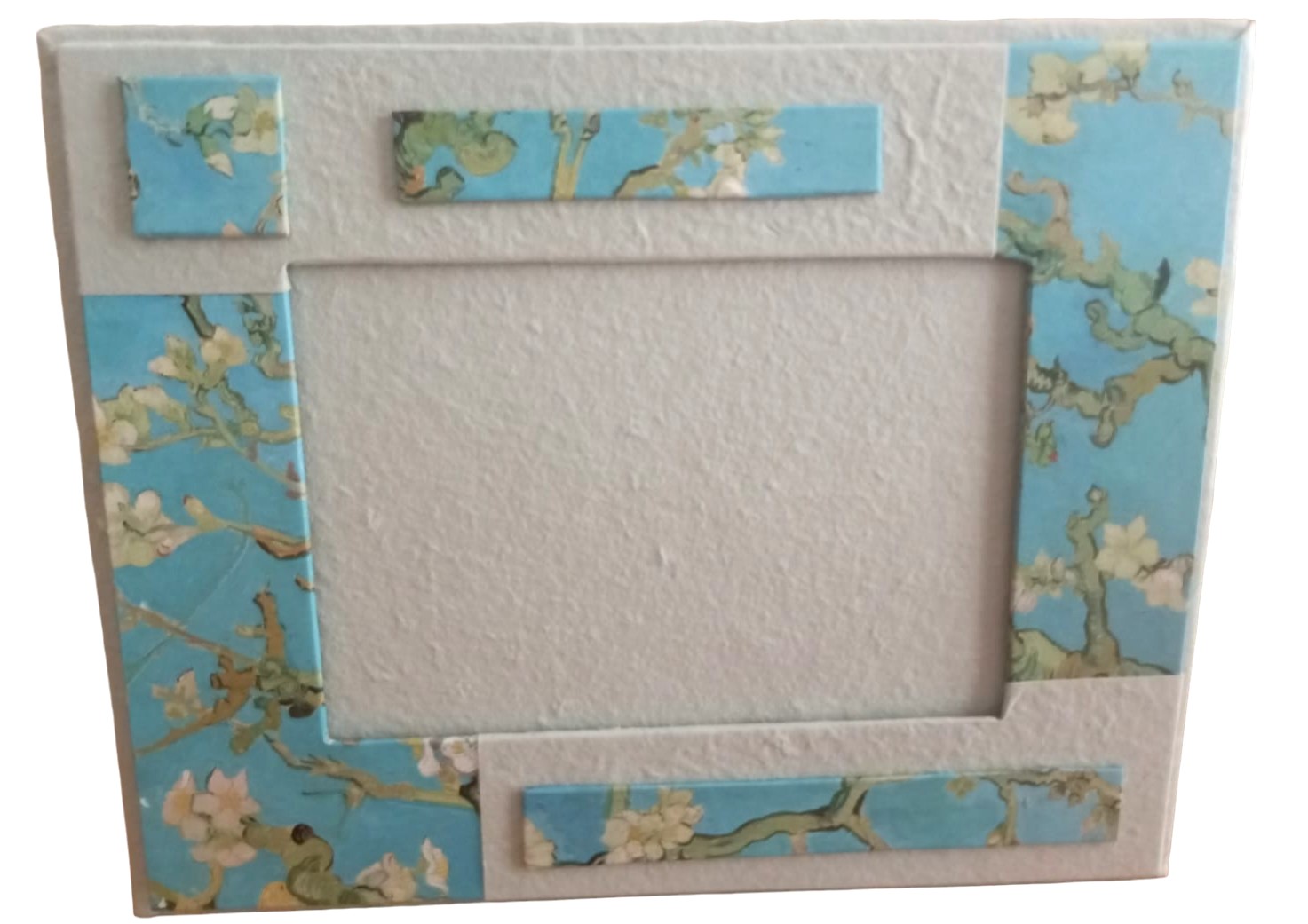 Cornice artigianale ispirata al dipinto "Ramo di mandorlo fiorito" di Van Gogh