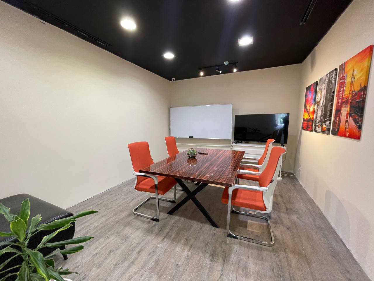 Meeting room (1 - 8 people)