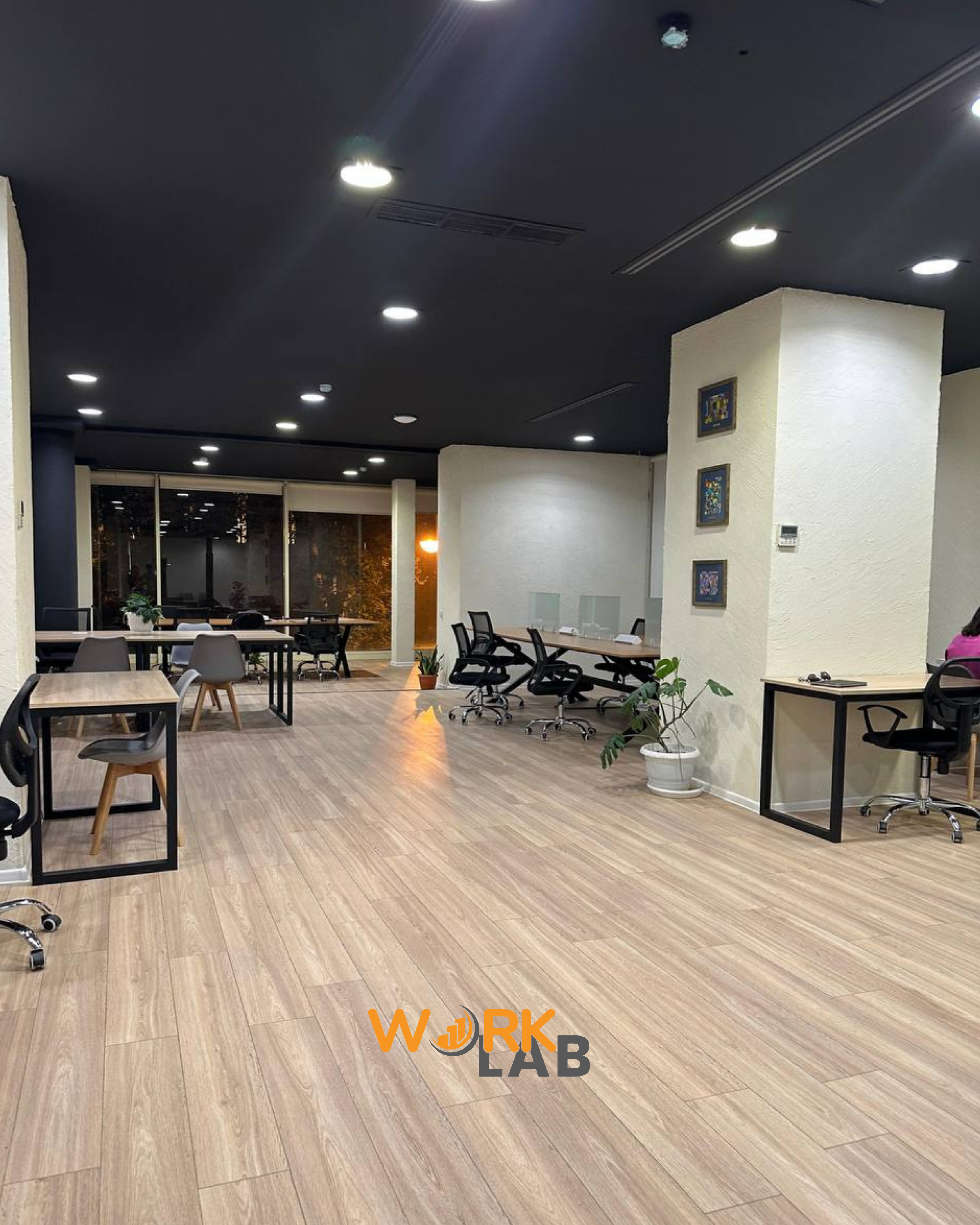 Dedicated Desk (Monthly) + 30 Hours Meeting Room