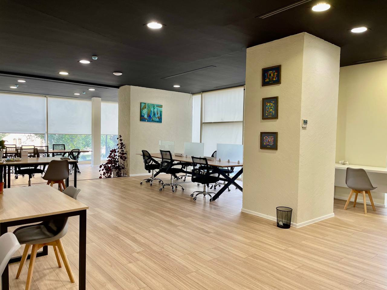 Dedicated Desk (Monthly) + 30 Hours Meeting Room