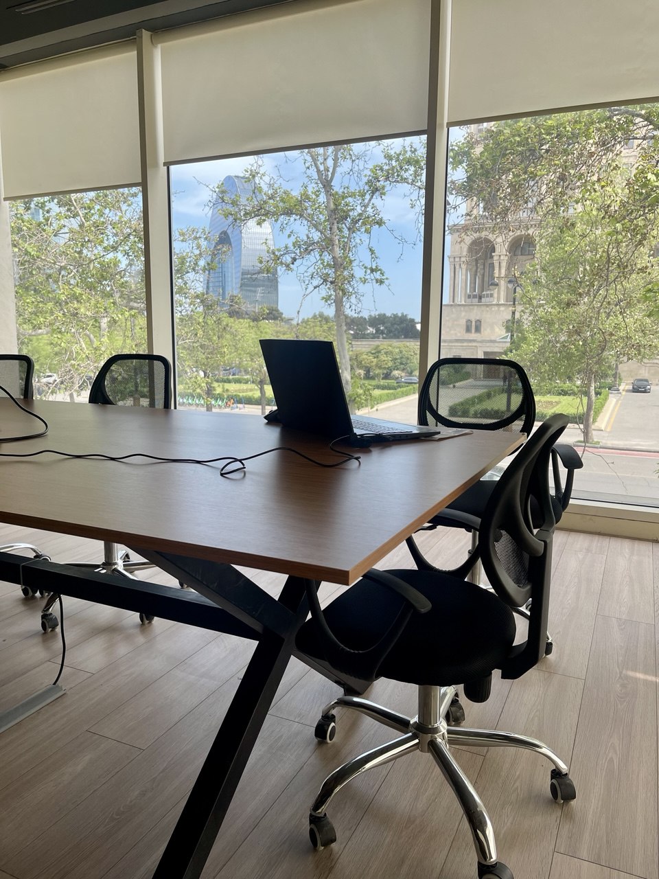 Dedicated Desk (Monthly) + 30 Hours Meeting Room