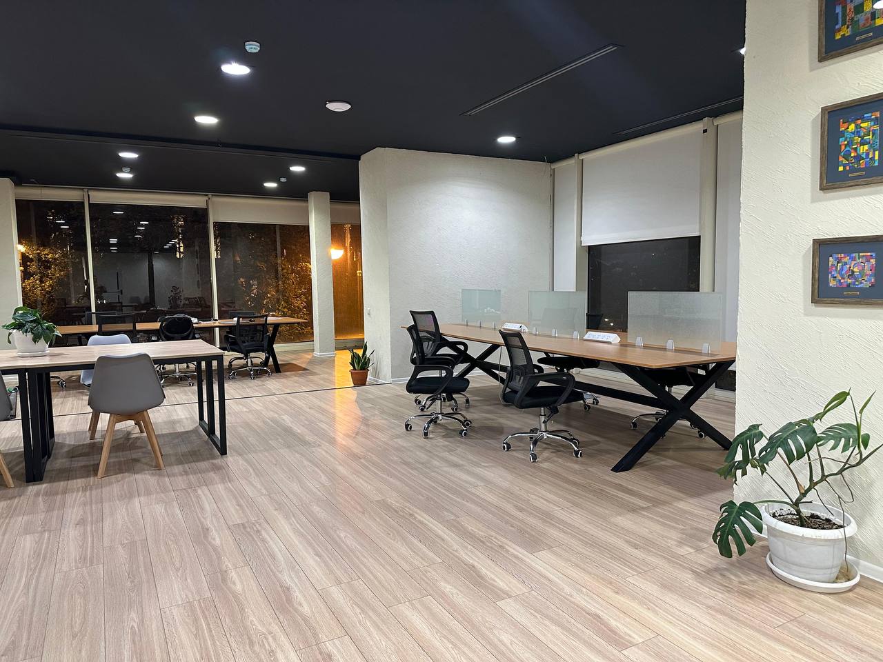 Daily hot desk (weekdays)