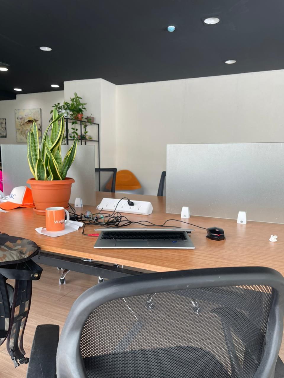 Dedicated Desk (Monthly) + 15 Hours Meeting Room