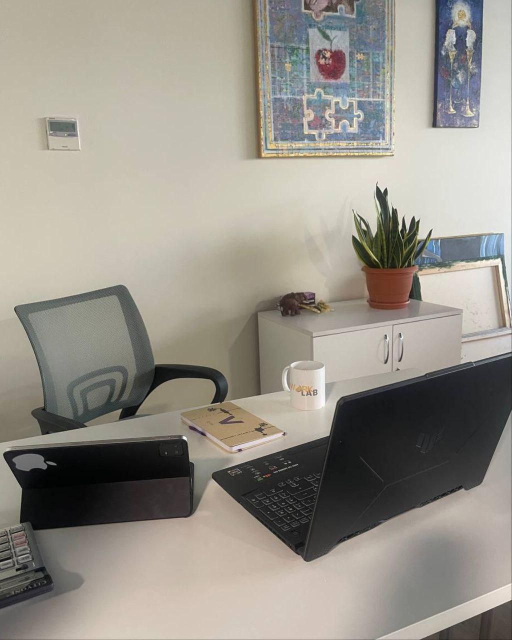 Dedicated Desk (Monthly) + 15 Hours Meeting Room