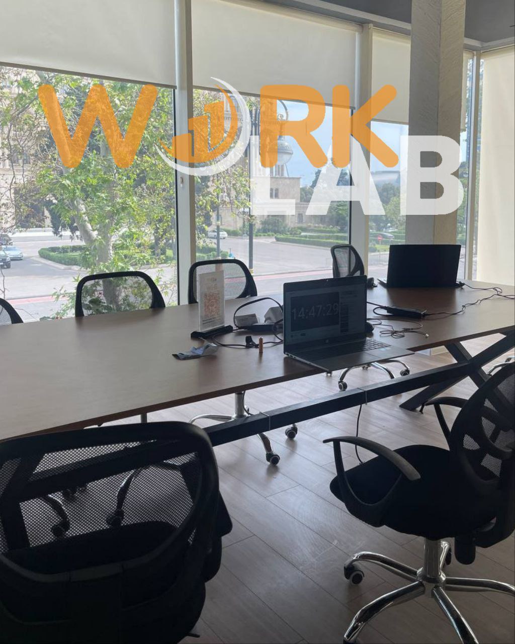 Hot Desk (Monthly) + 15 Hours Meeting Room