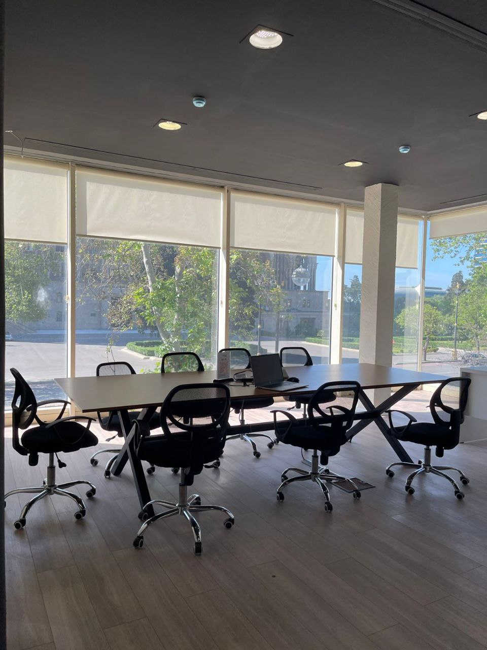 Dedicated Desk (Monthly) + 15 Hours Meeting Room