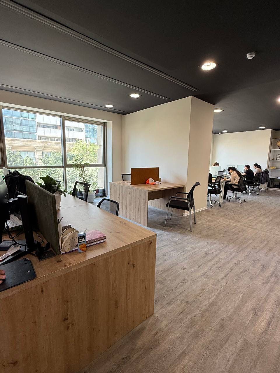 Hot Desk (Monthly) + 15 Hours Meeting Room