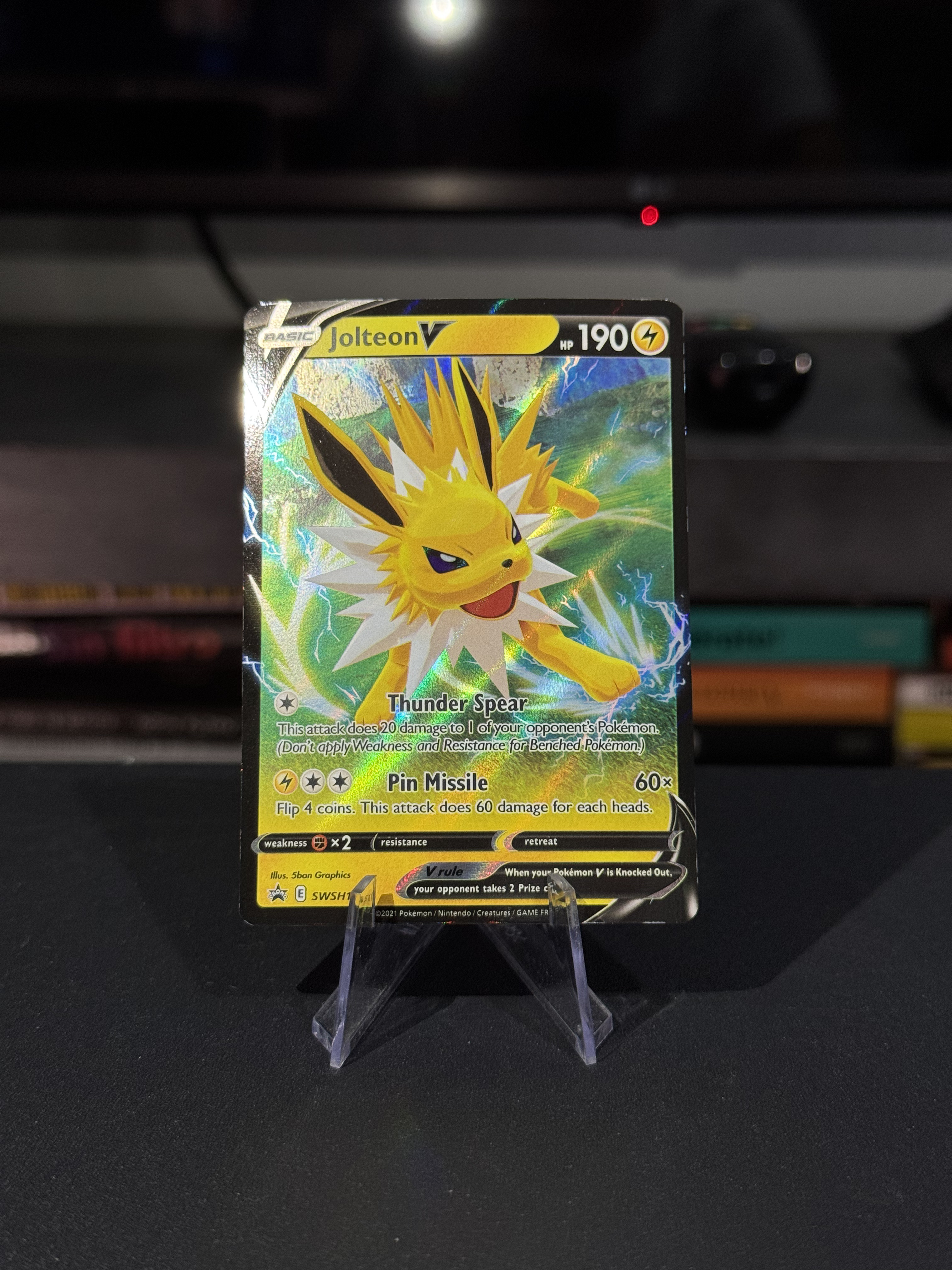 Jolteon V - Sword & Shield