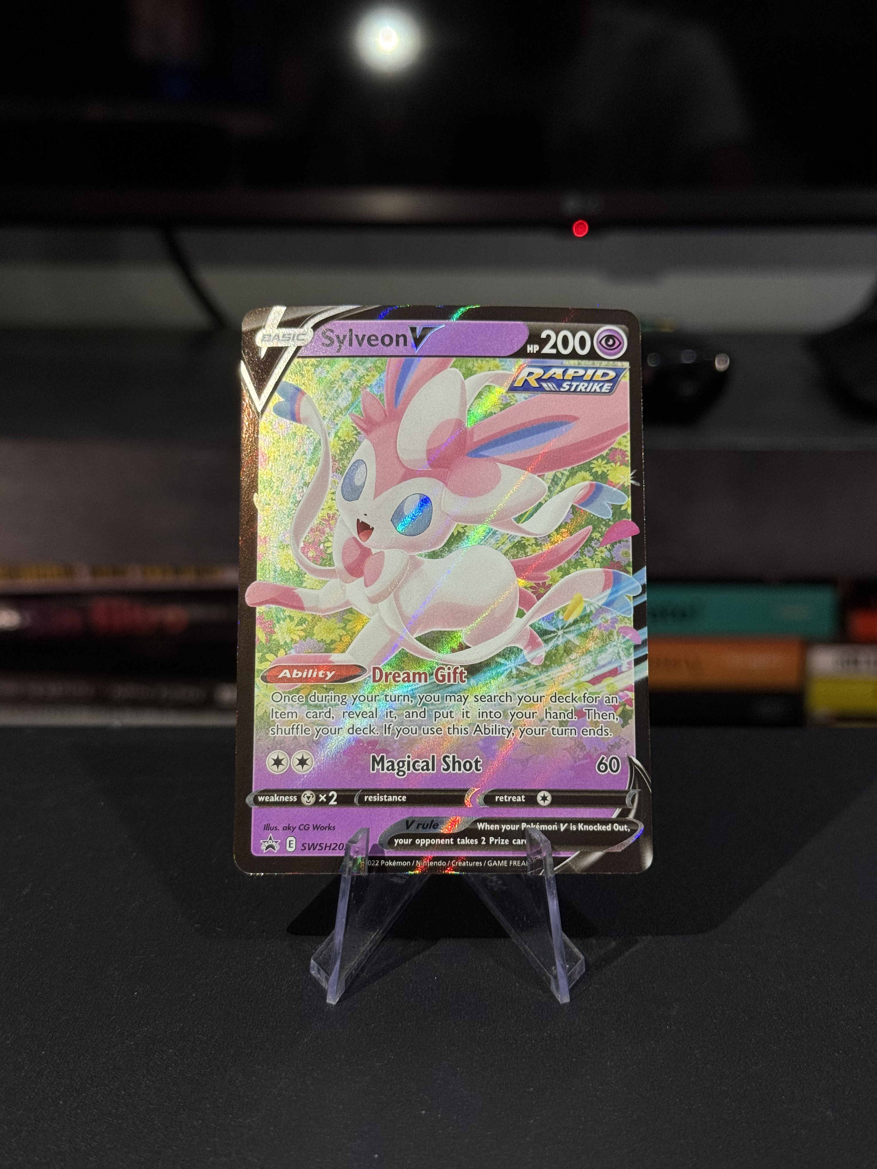 Sylveon V - Sword & Shield