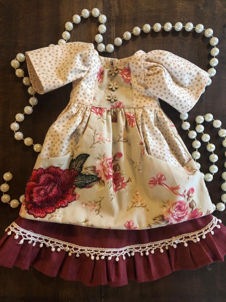 Vestido com bolso e saia